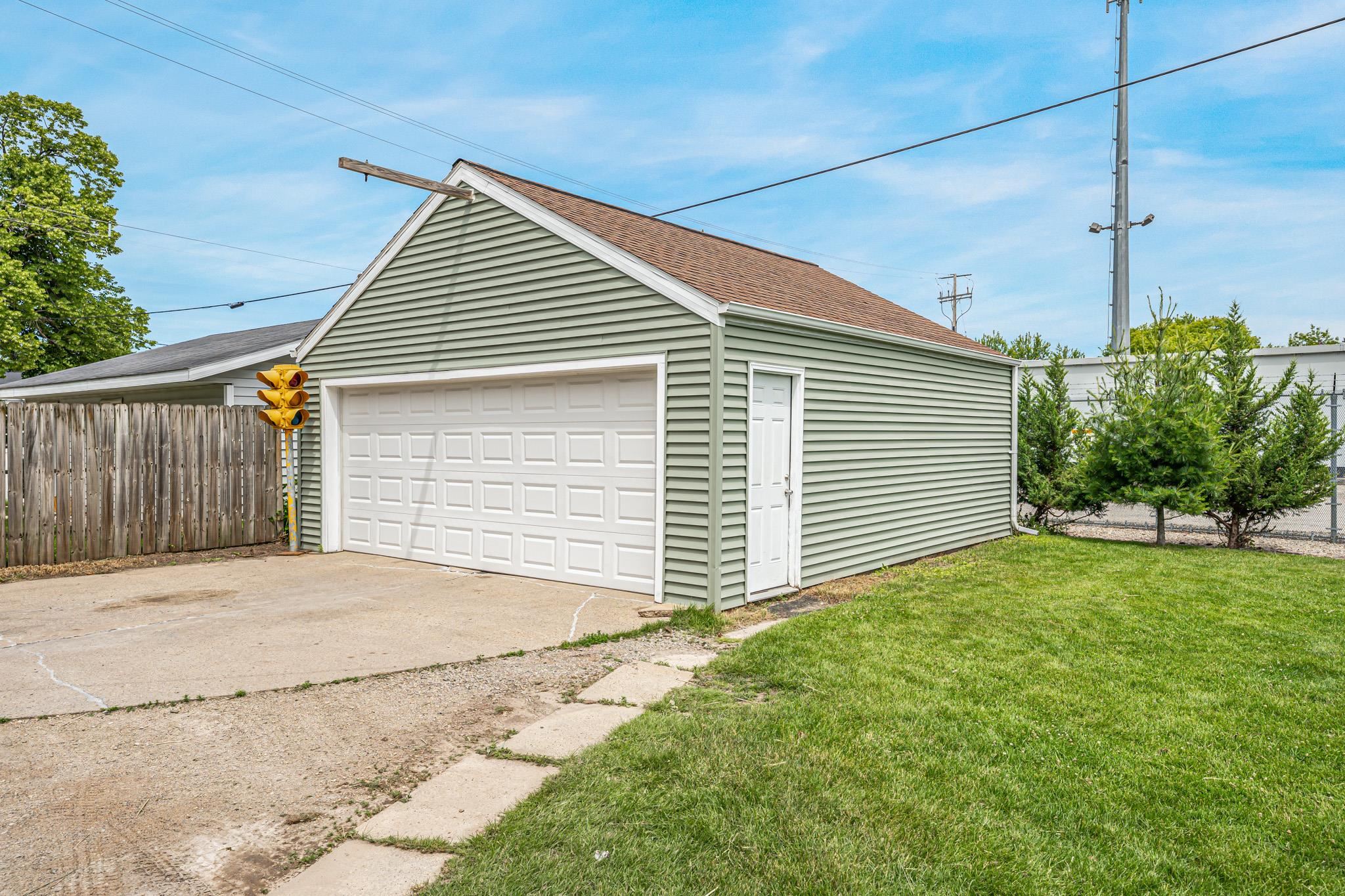 814 N DREW Street