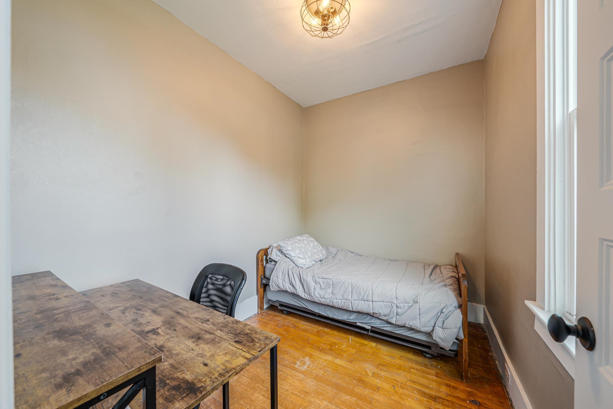 203 W DIVISION Street