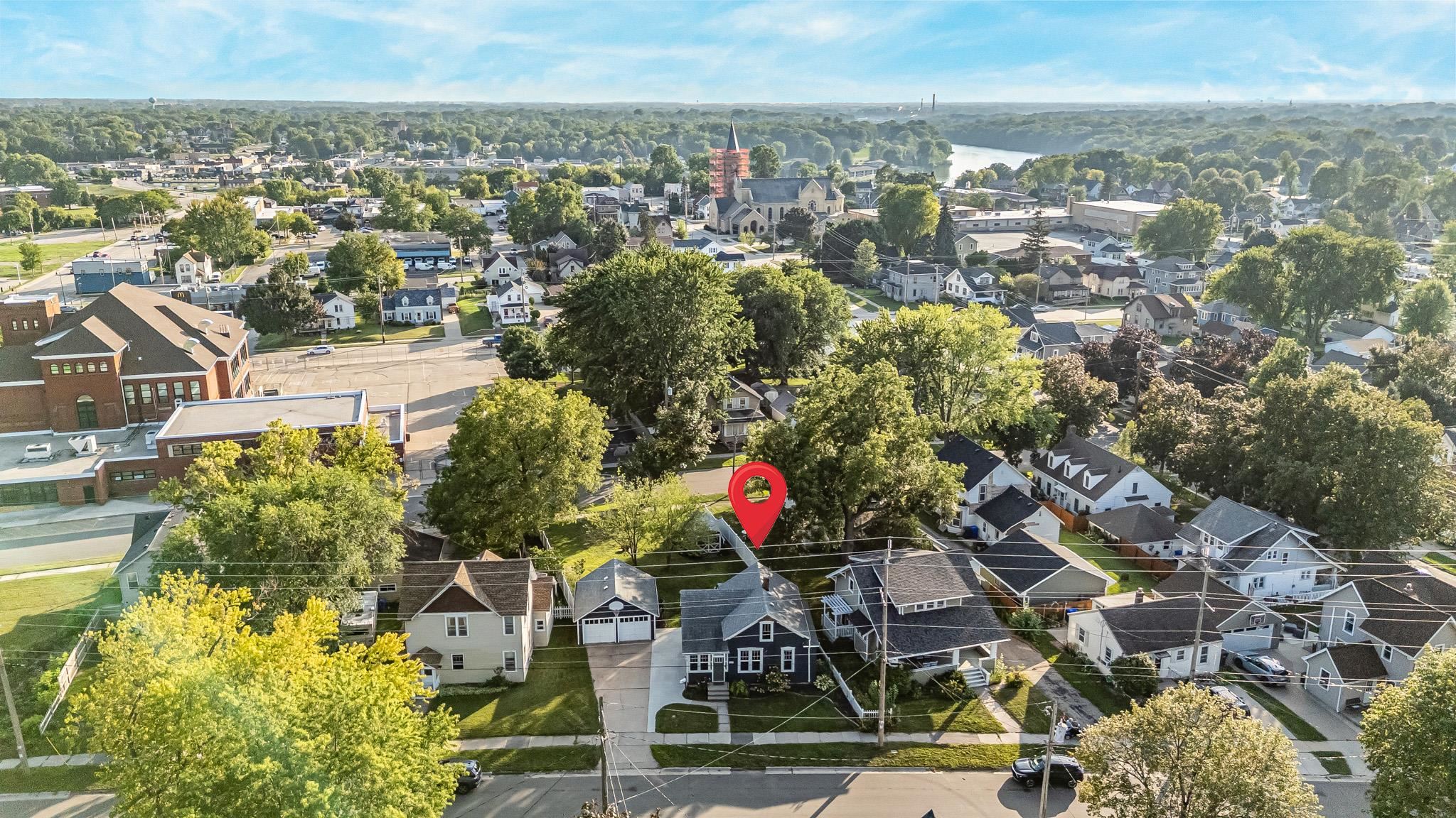 203 W DIVISION Street