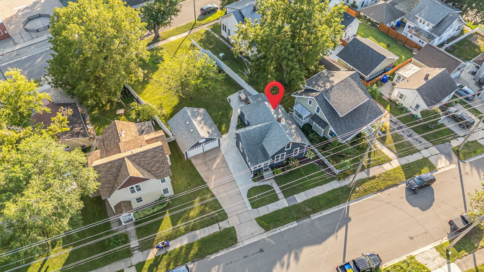 203 W DIVISION Street
