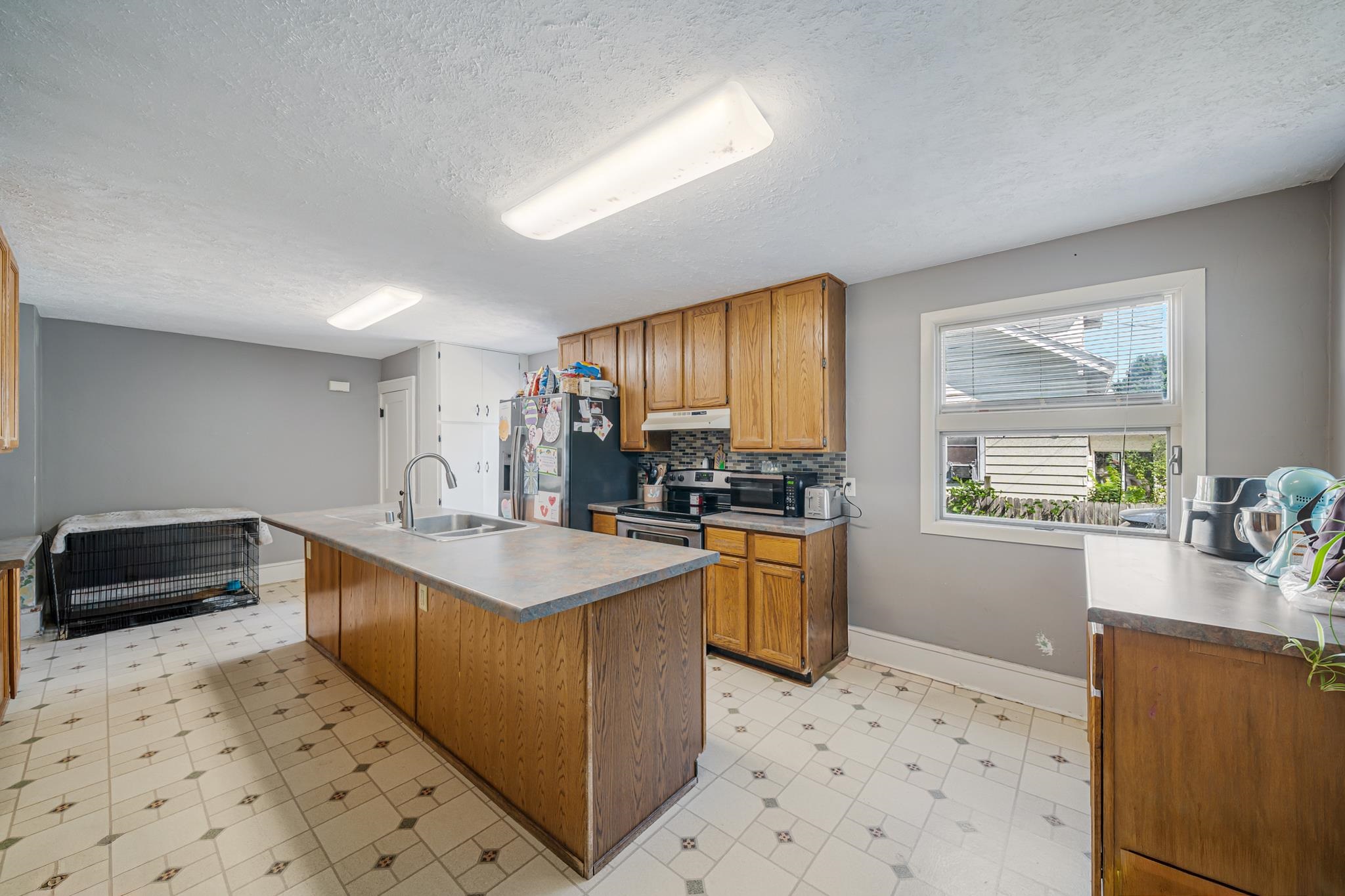 105 E SUMNER Street