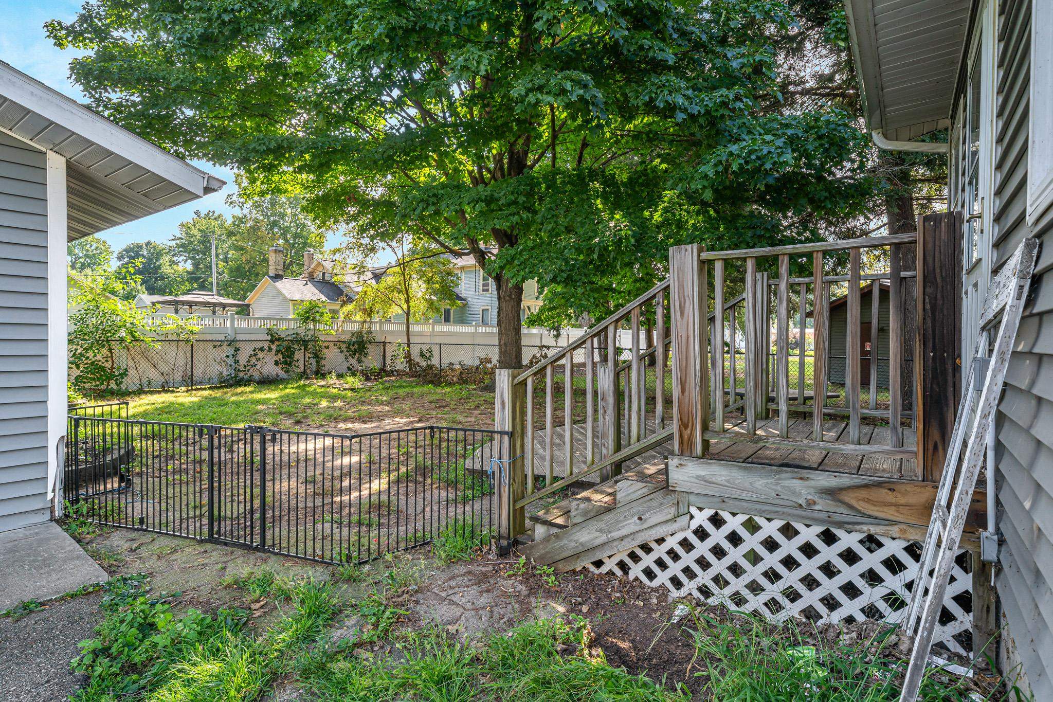 105 E SUMNER Street