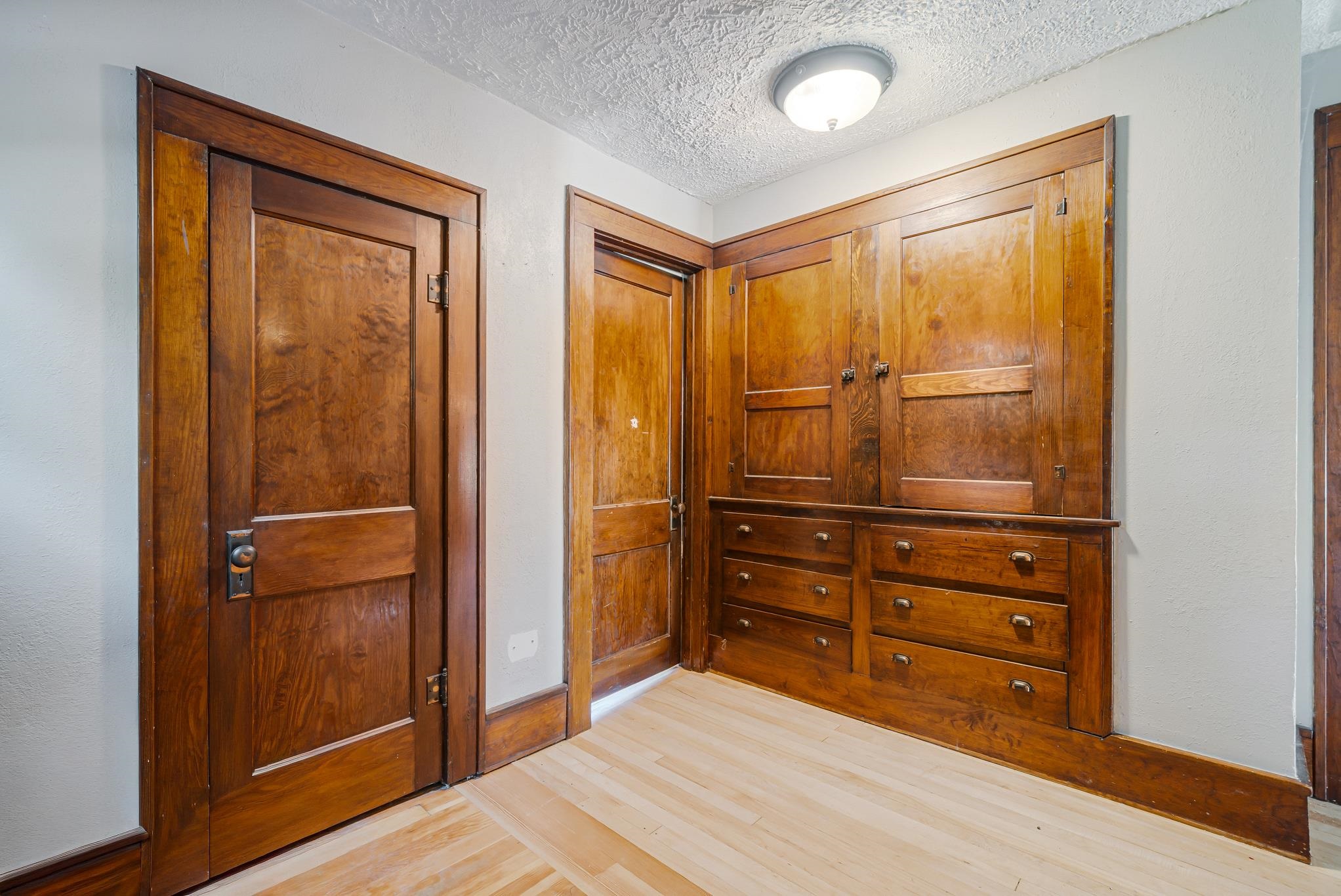 105 E SUMNER Street
