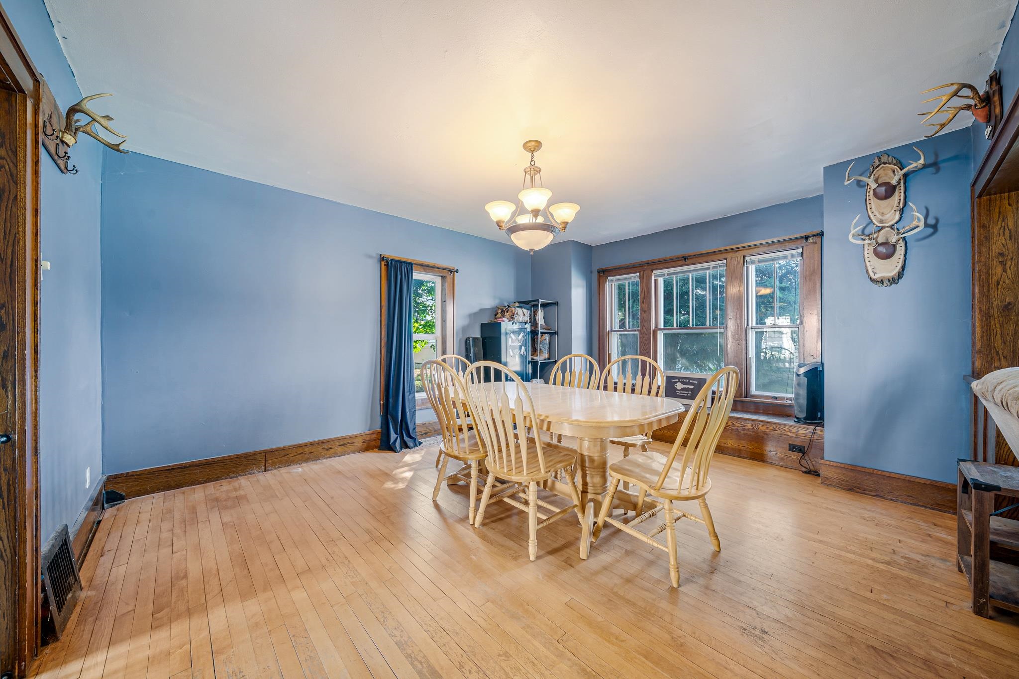 105 E SUMNER Street