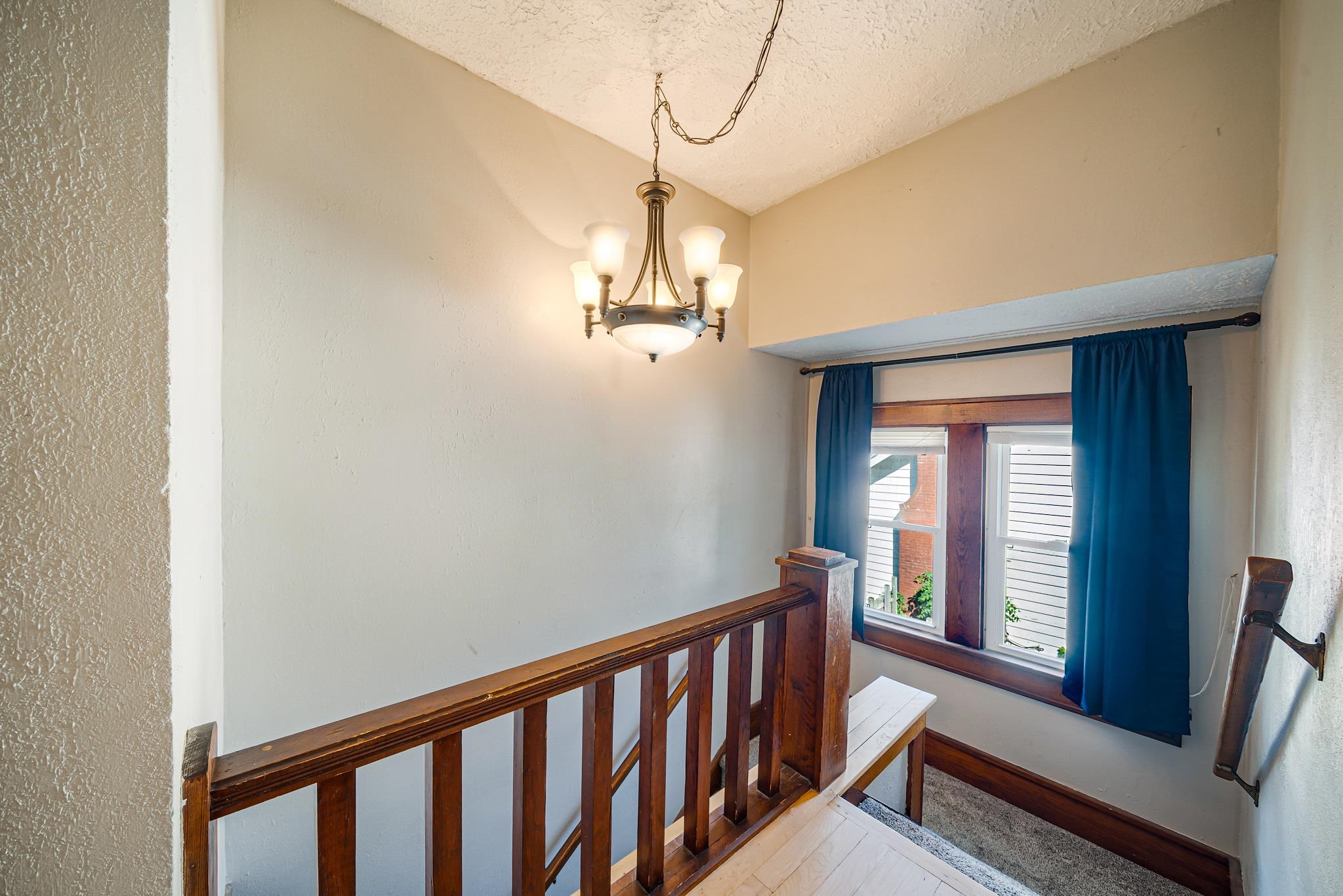 105 E SUMNER Street