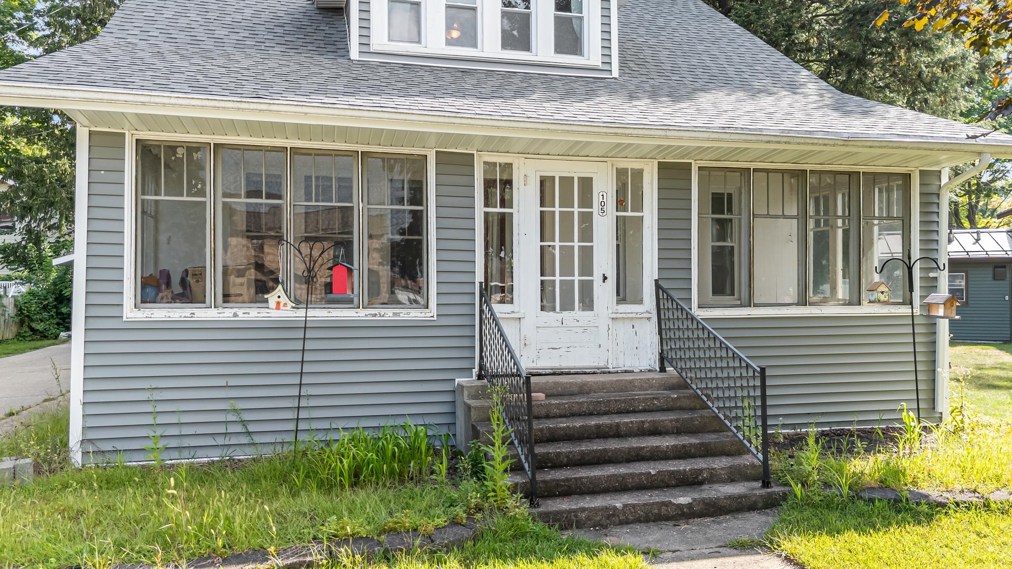 105 E SUMNER Street