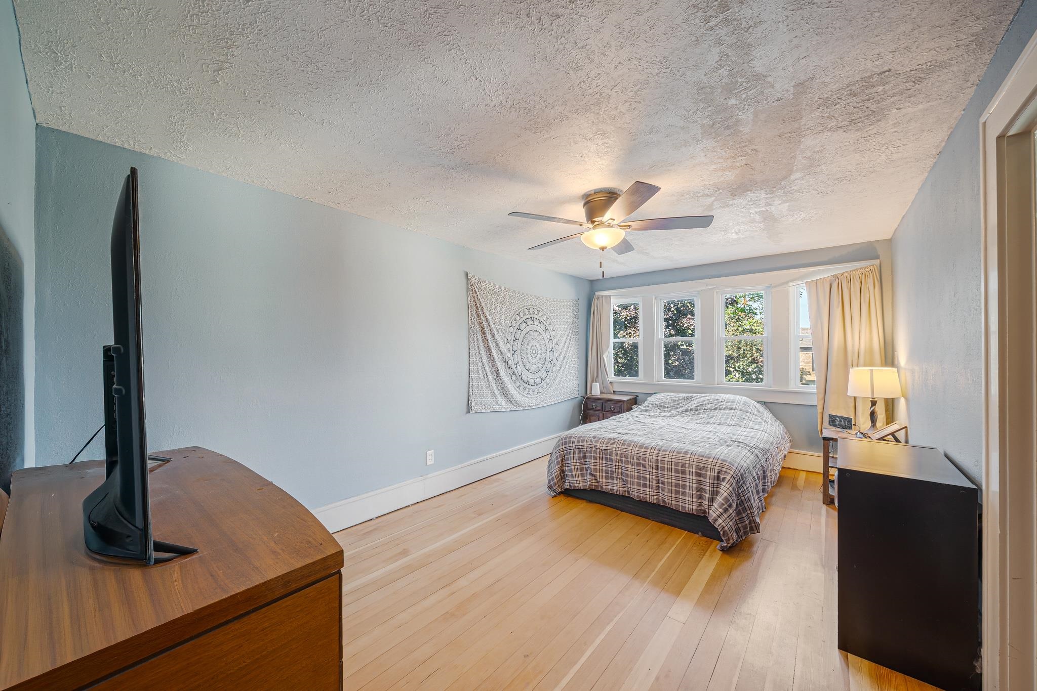 105 E SUMNER Street