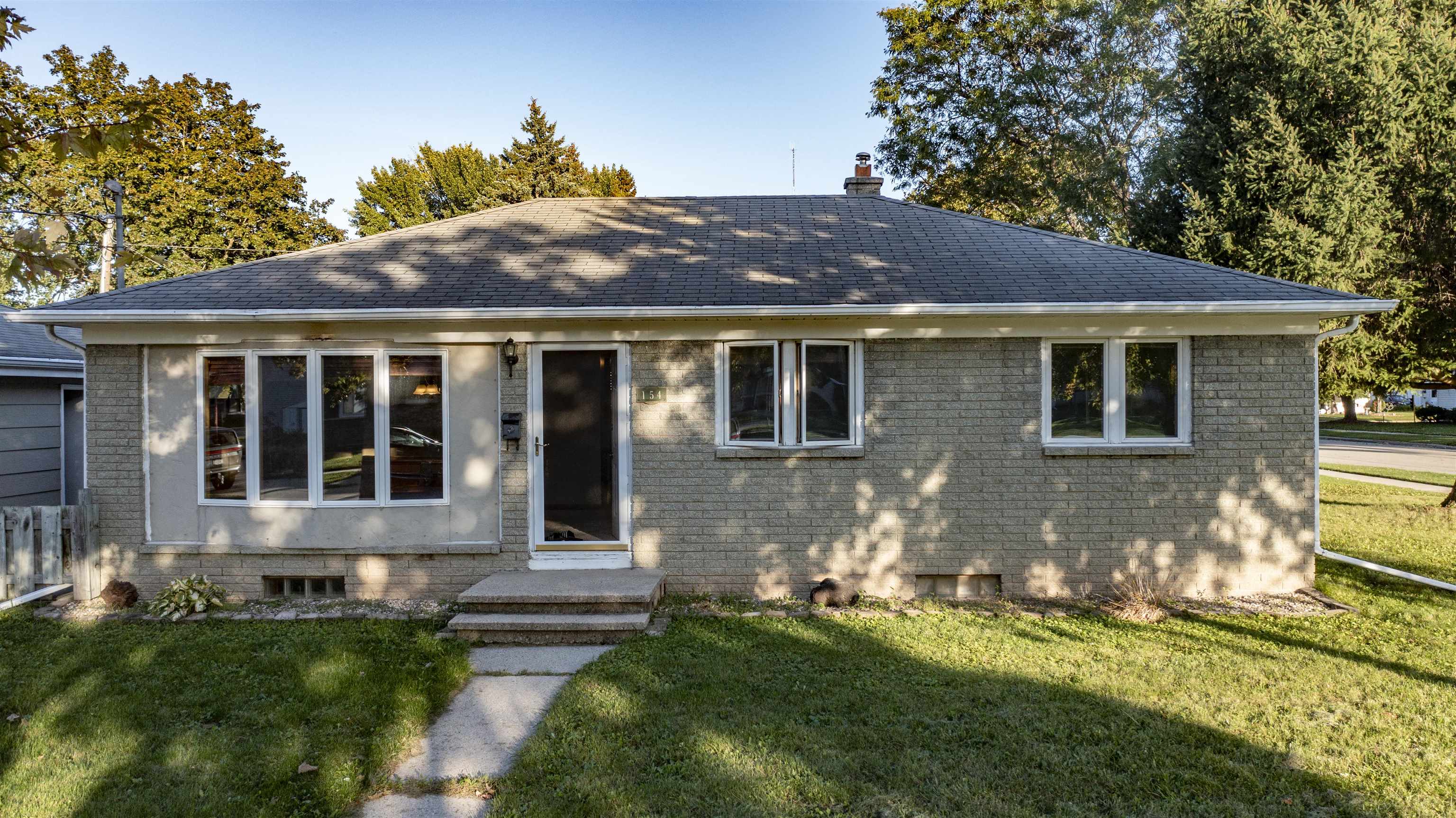 154 S SCHAEFER Street