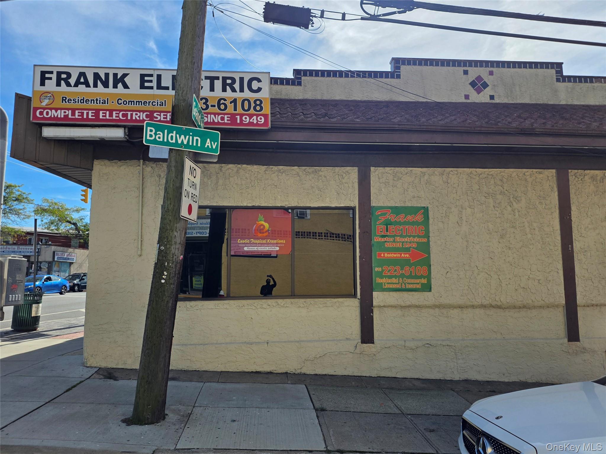 2100-2106 Grand Avenue Unit: 2100