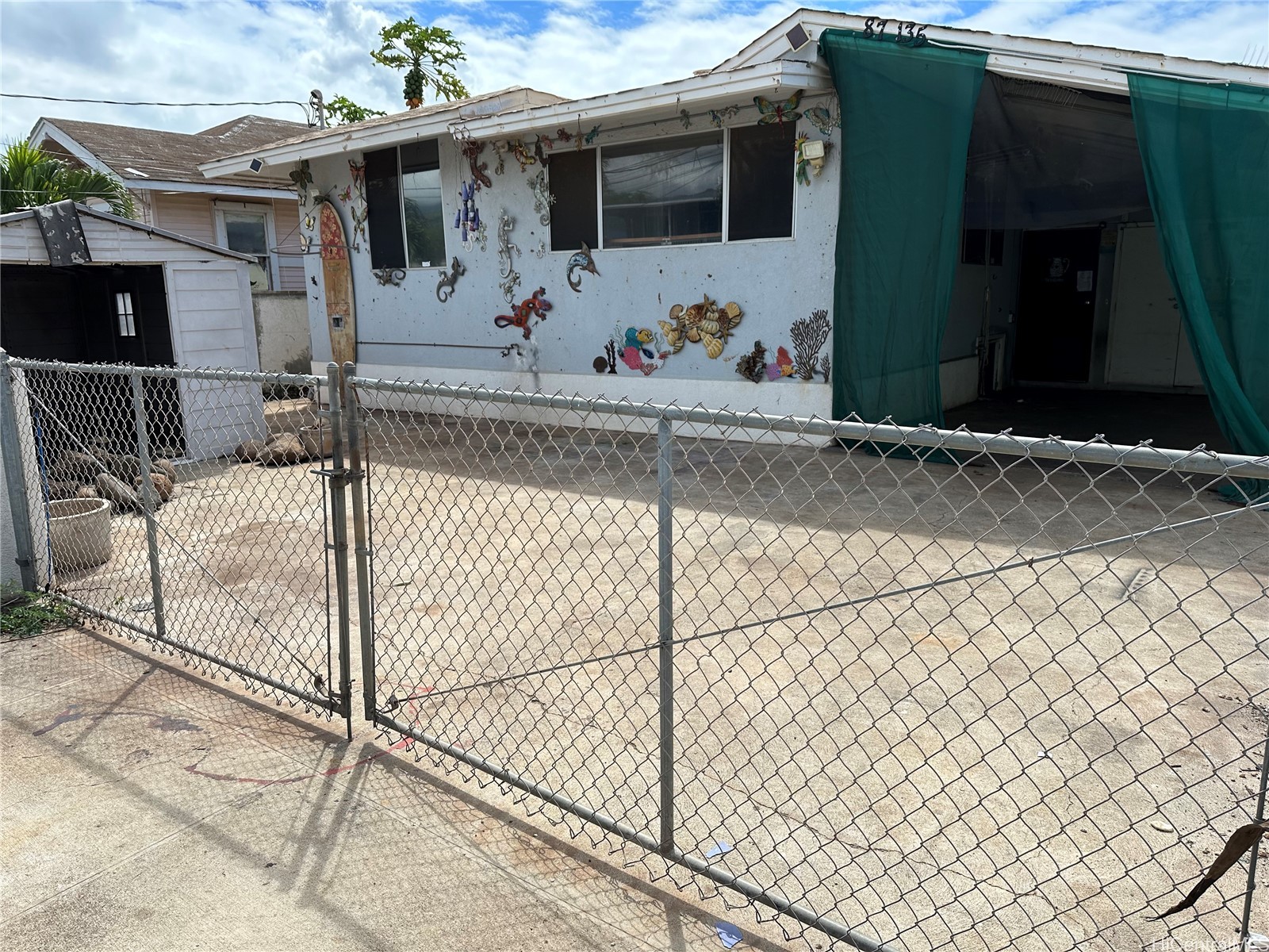 87-135 Liliana Street