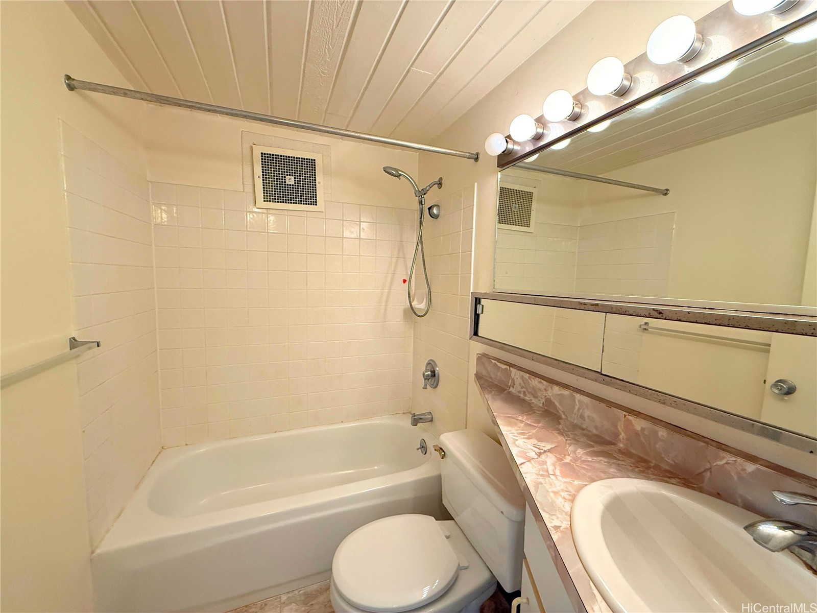 2860 Waialae Avenue 4