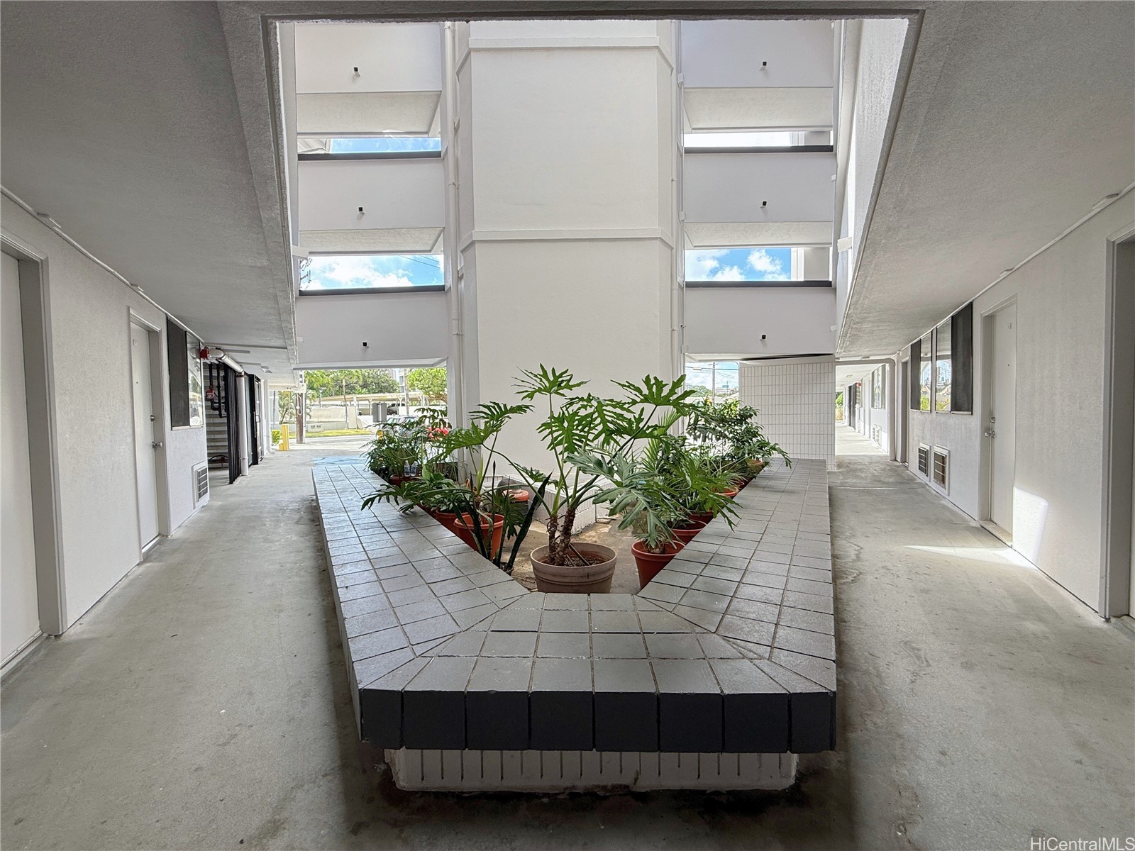 2860 Waialae Avenue 4