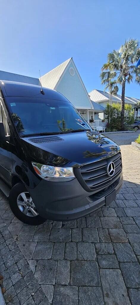 5582 1st Avenue Unit: 204