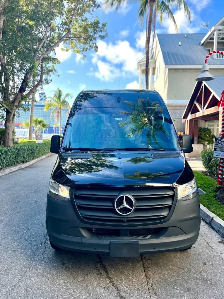 5582 1st Avenue Unit: 204