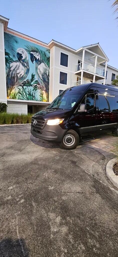 5582 1st Avenue Unit: 204