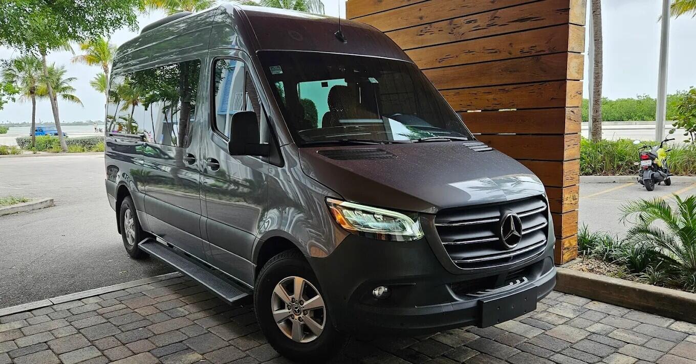 5582 1st Avenue Unit: 204