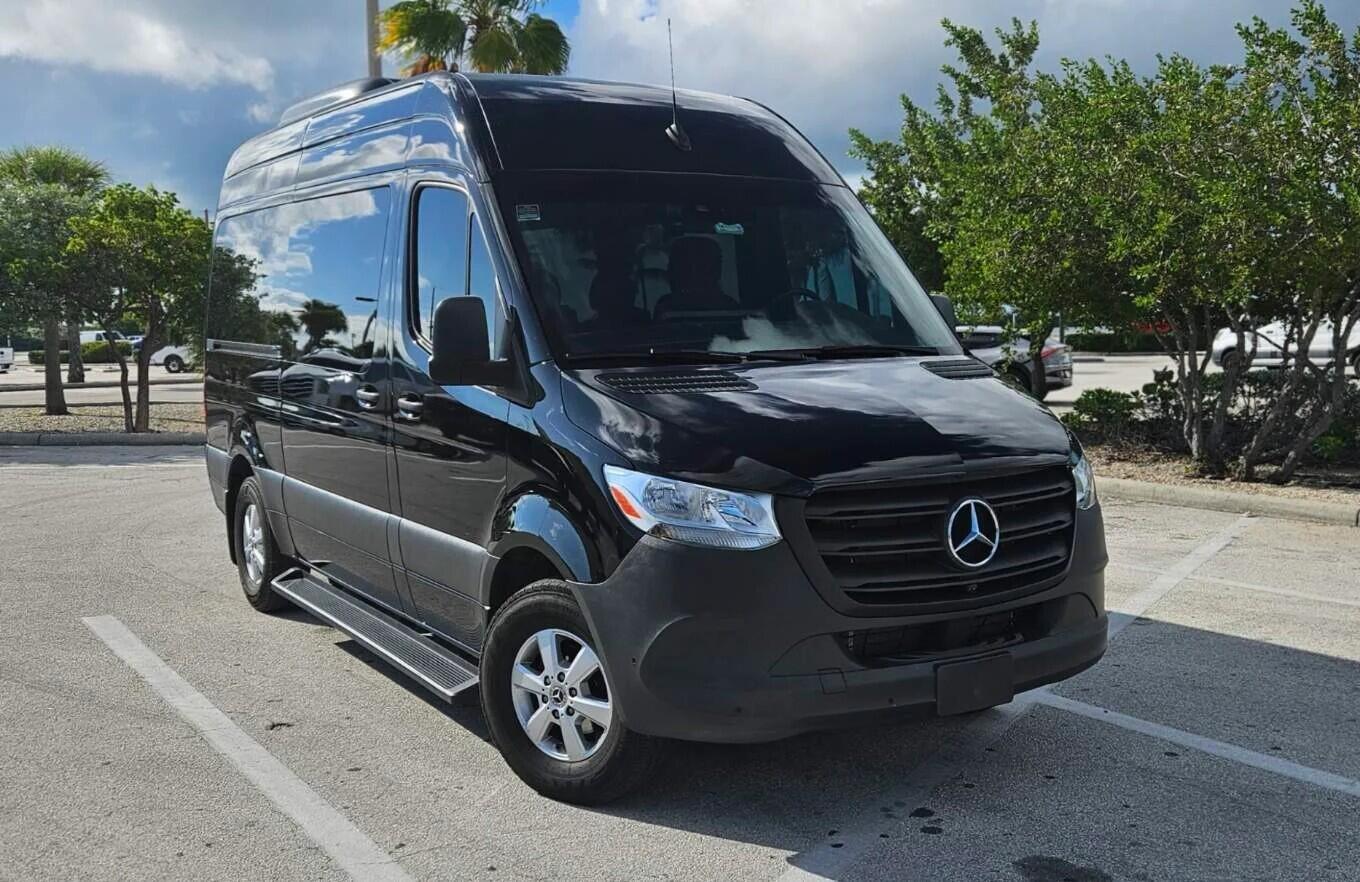 5582 1st Avenue Unit: 204