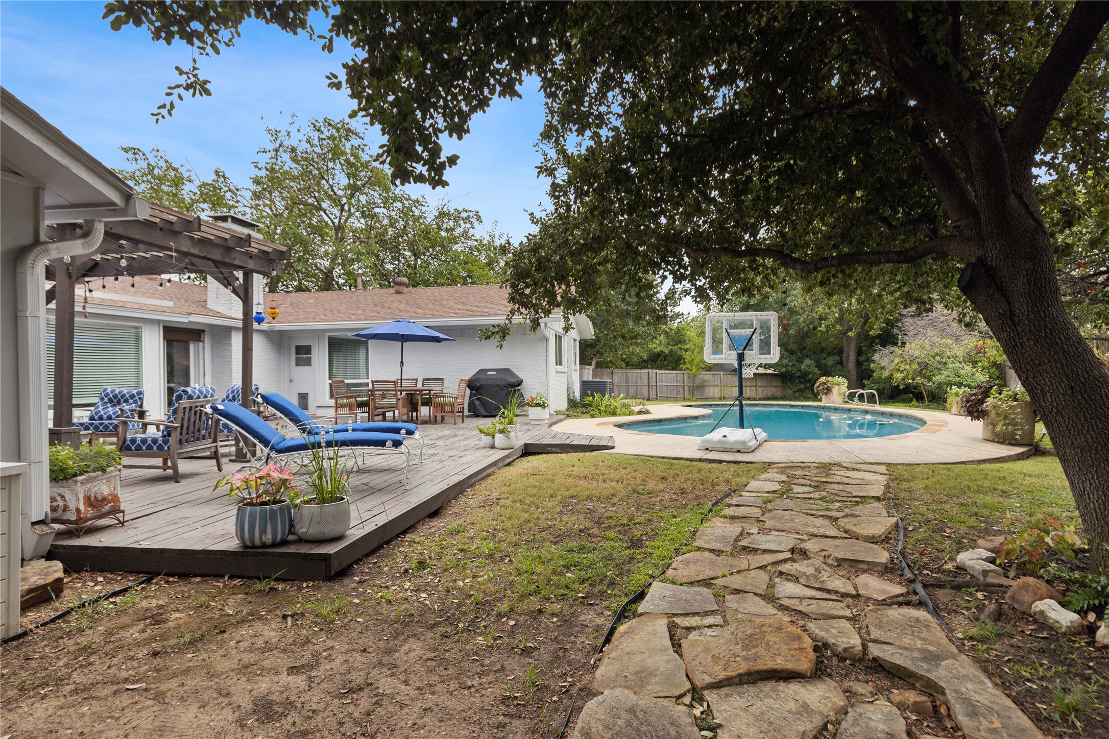 3106 La Kenta Circle