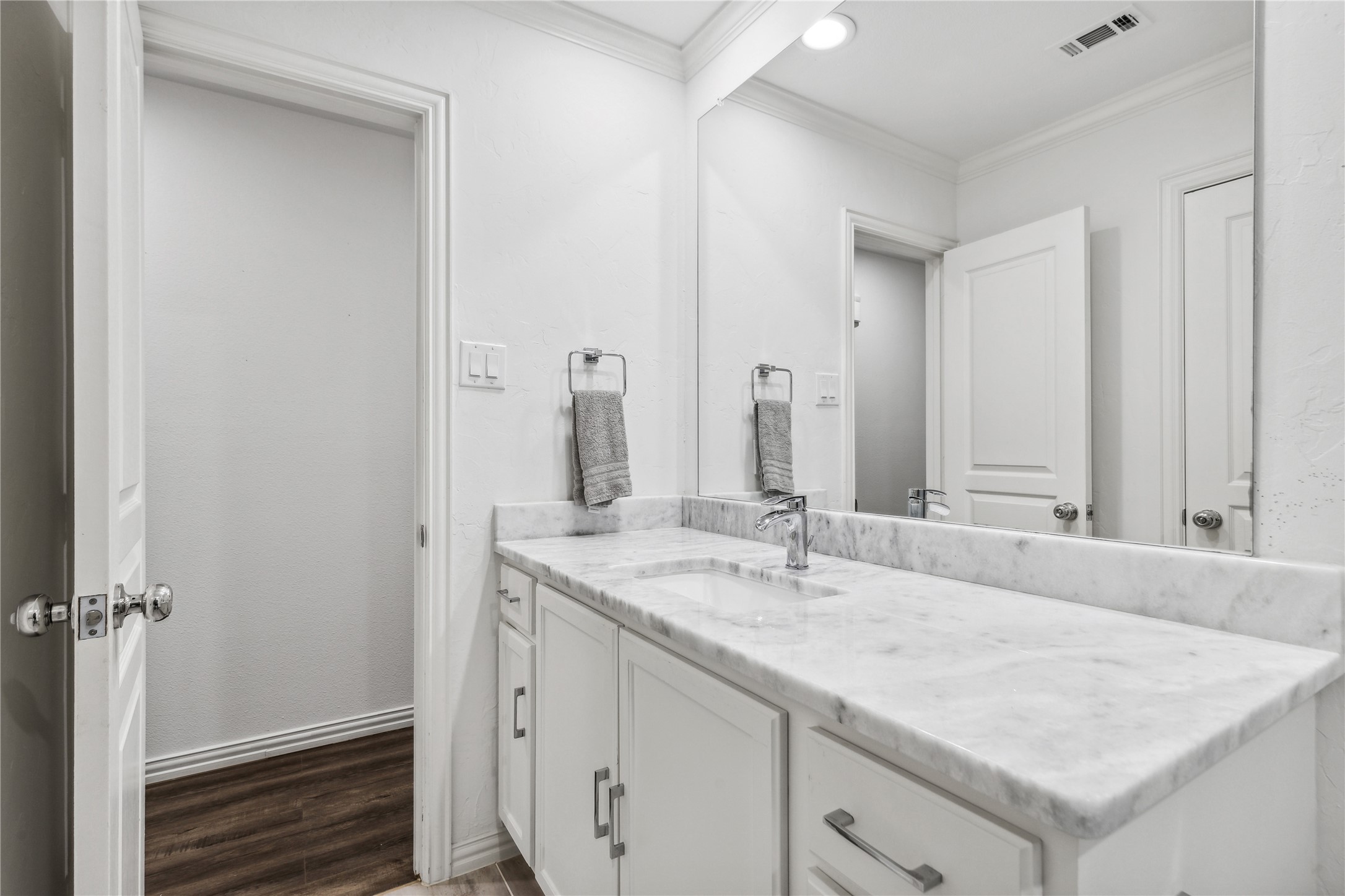 3106 La Kenta Circle