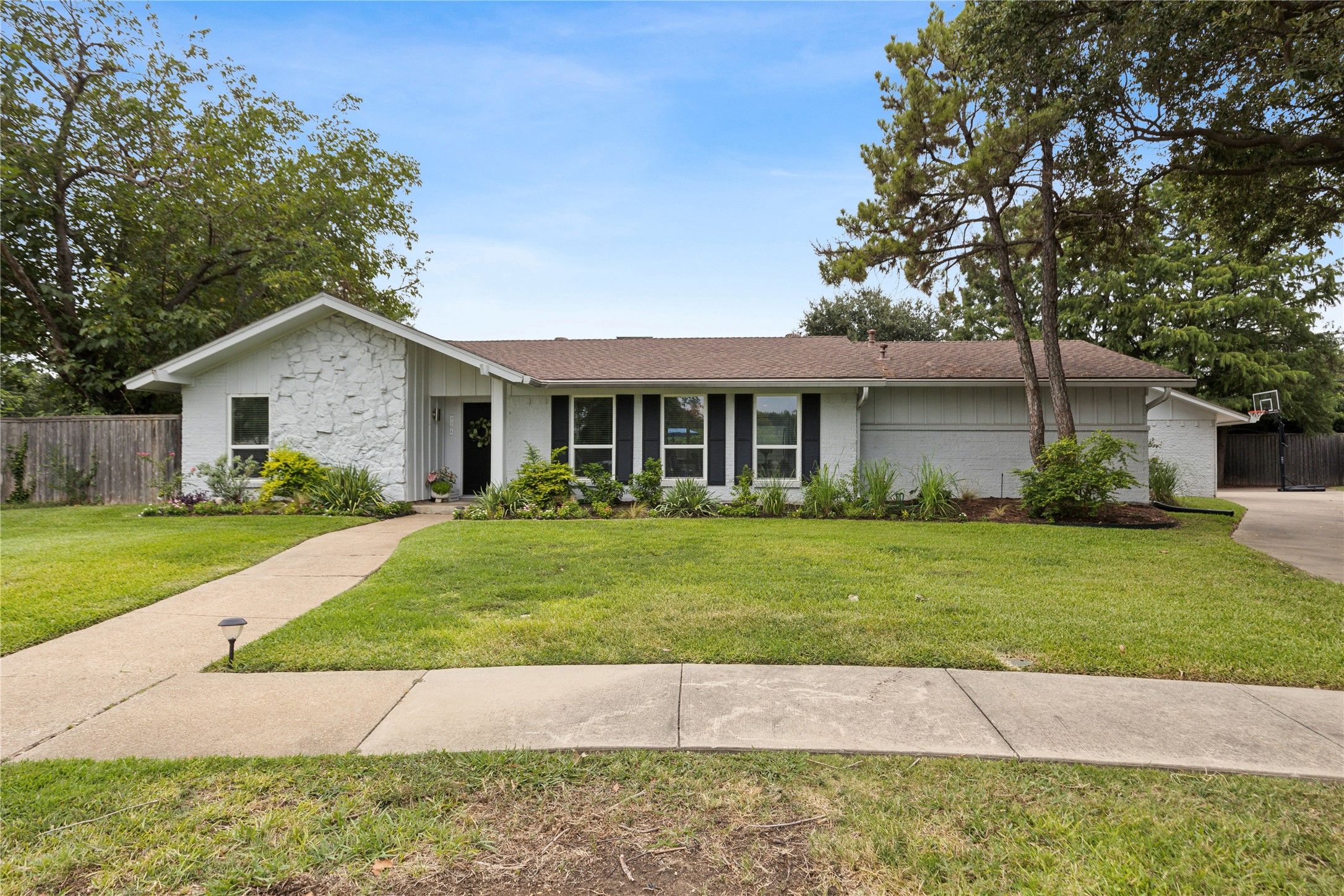 3106 La Kenta Circle