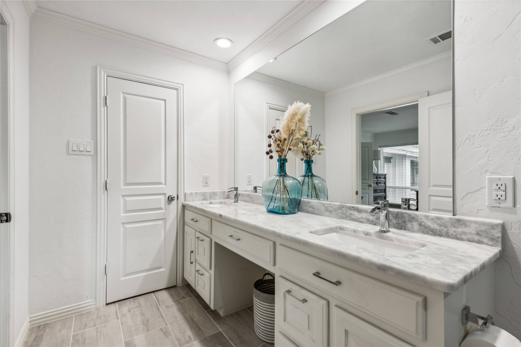 3106 La Kenta Circle