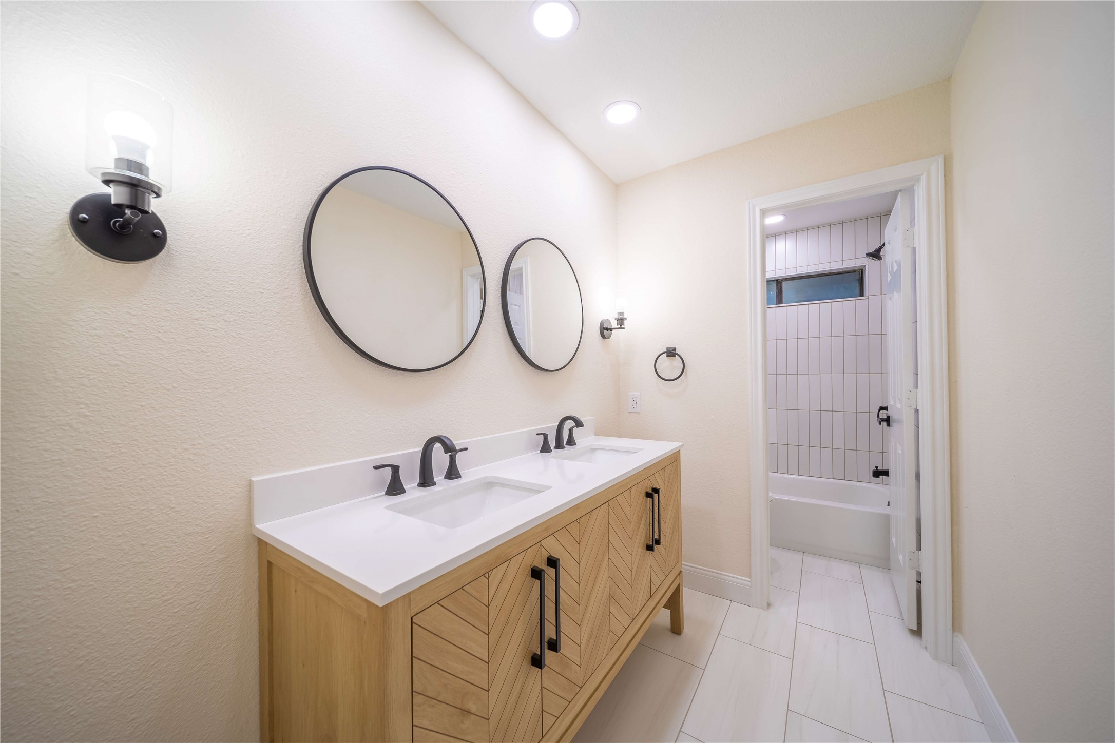 5813 Gallant Fox Lane