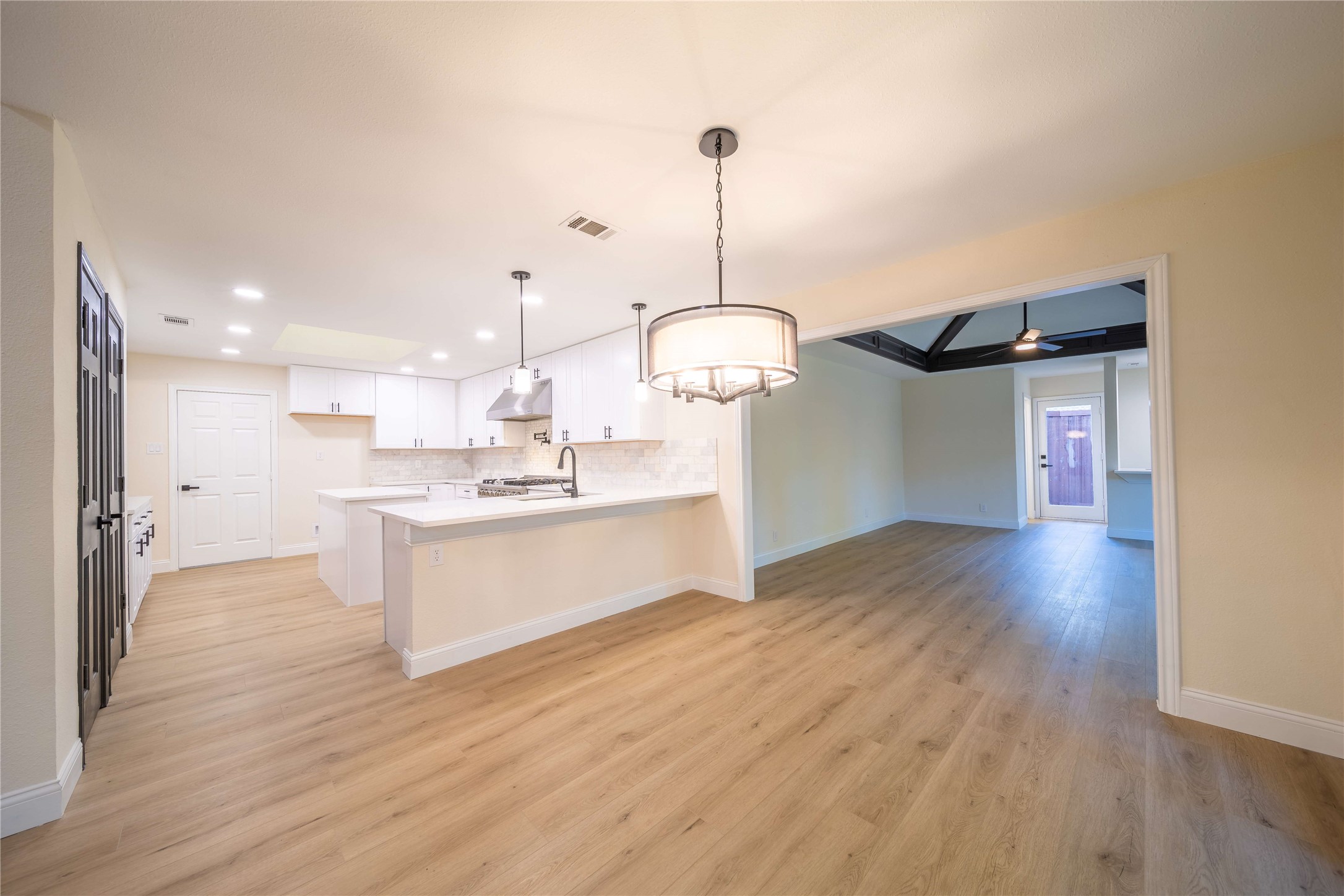 5813 Gallant Fox Lane