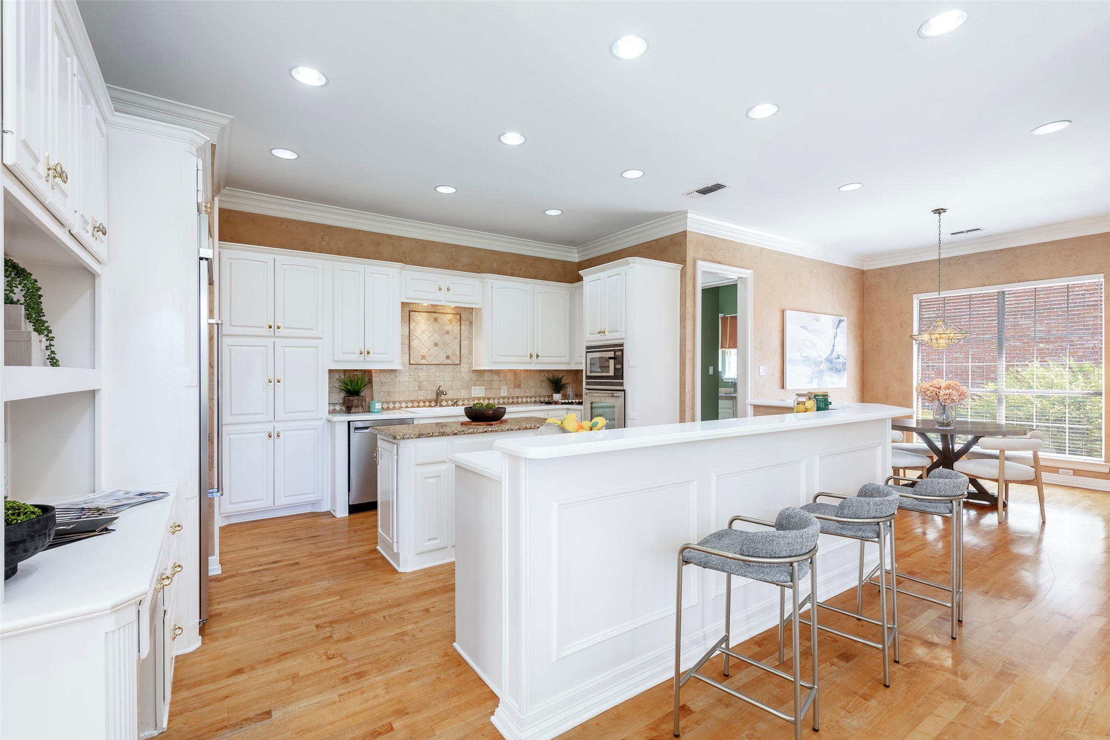5524 Weatherby Lane