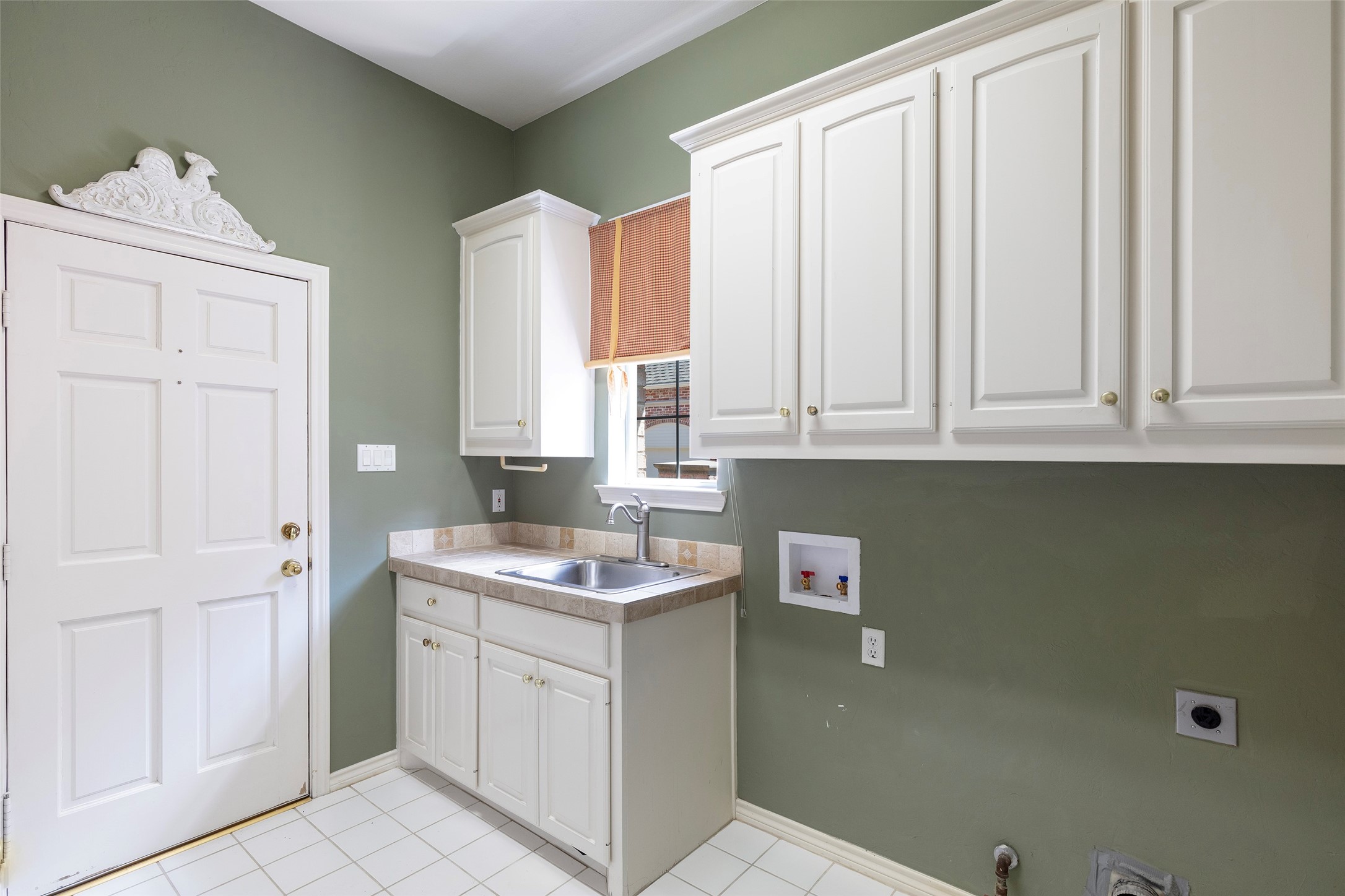 5524 Weatherby Lane