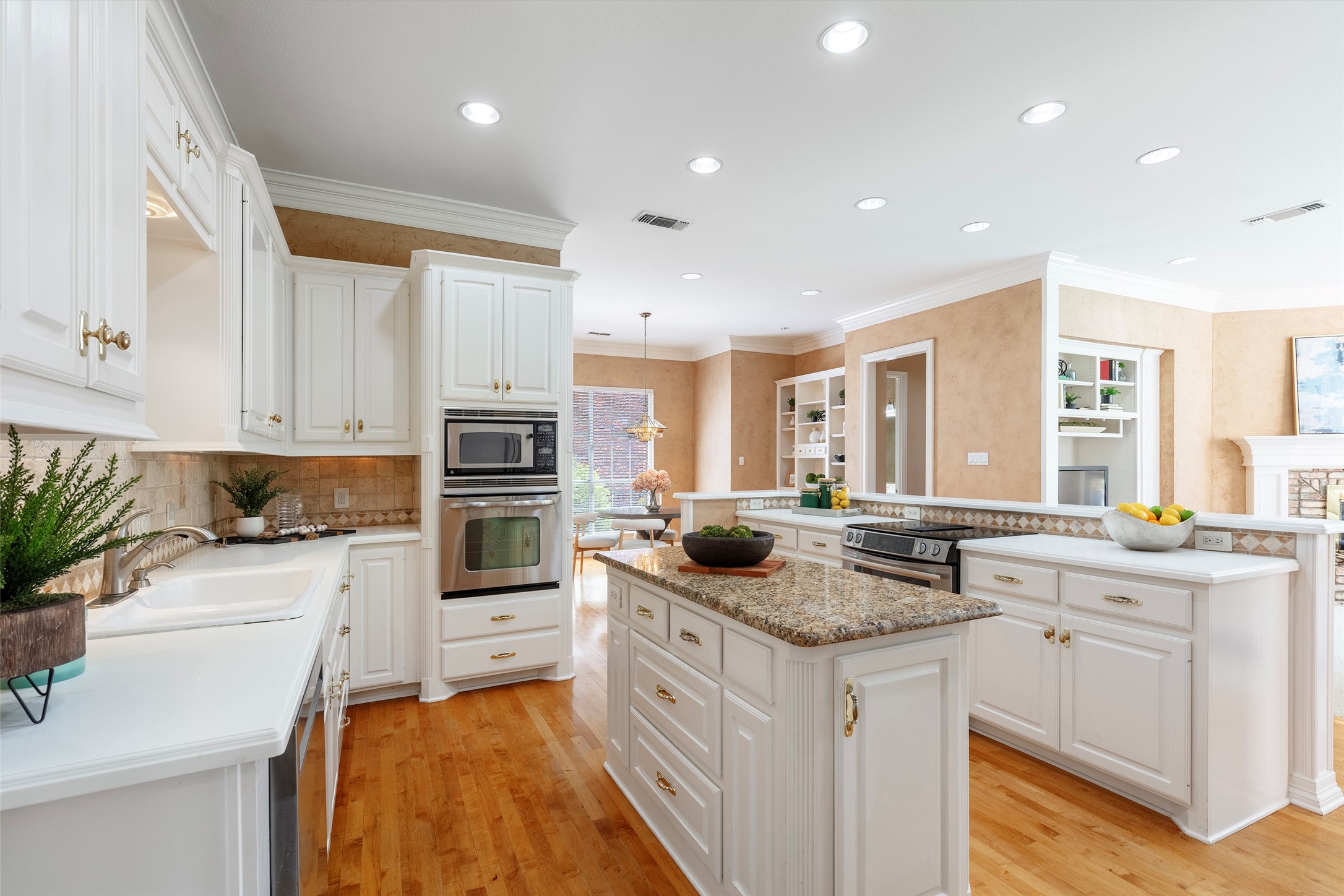5524 Weatherby Lane