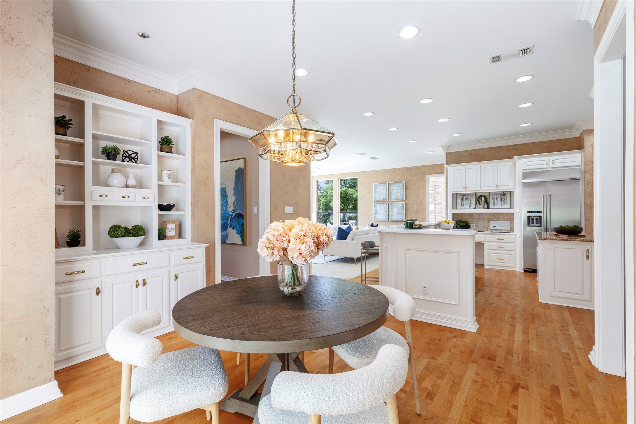 5524 Weatherby Lane