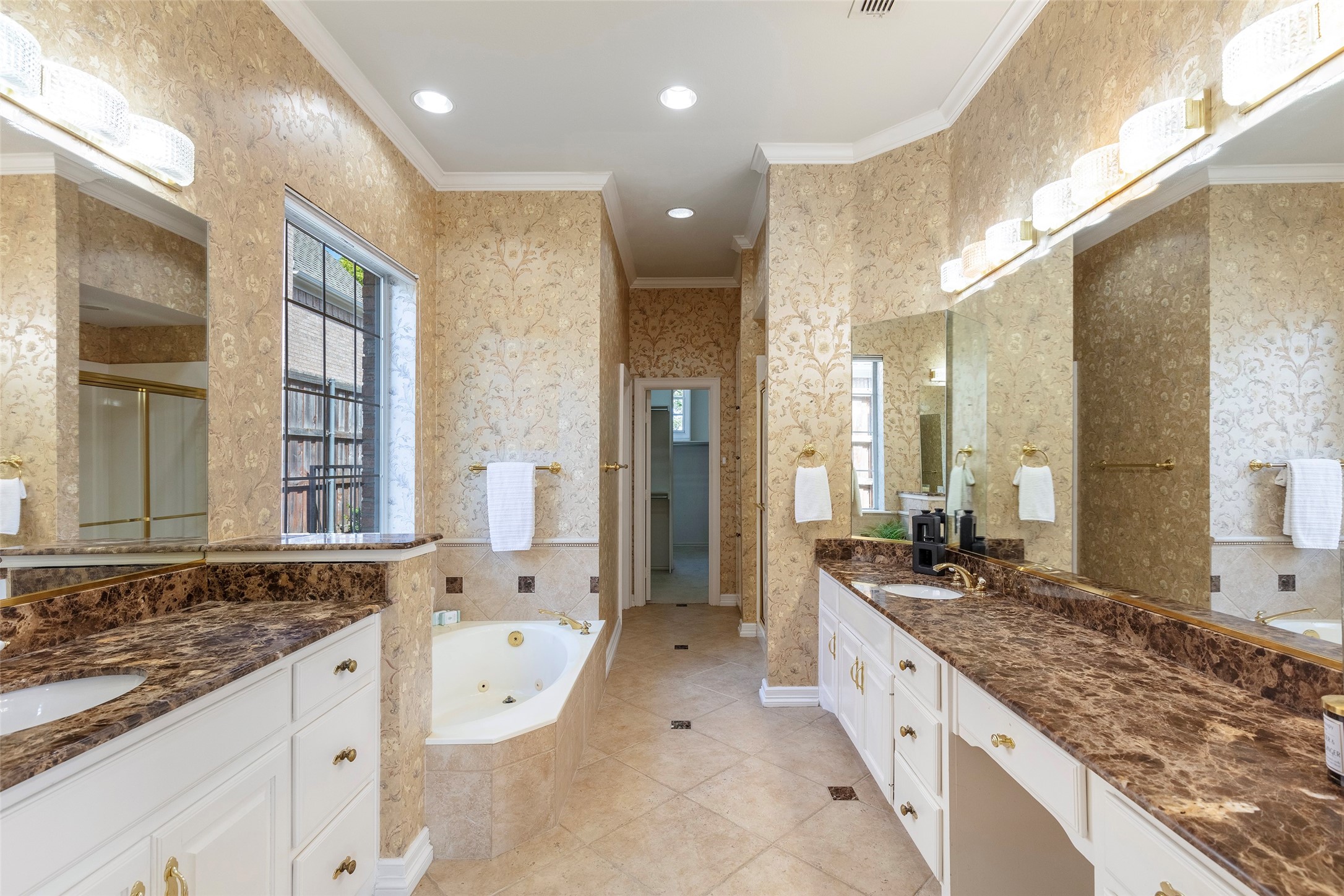5524 Weatherby Lane