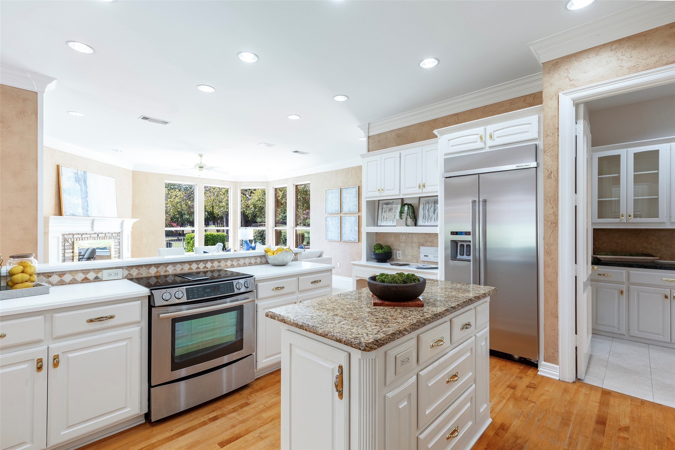 5524 Weatherby Lane