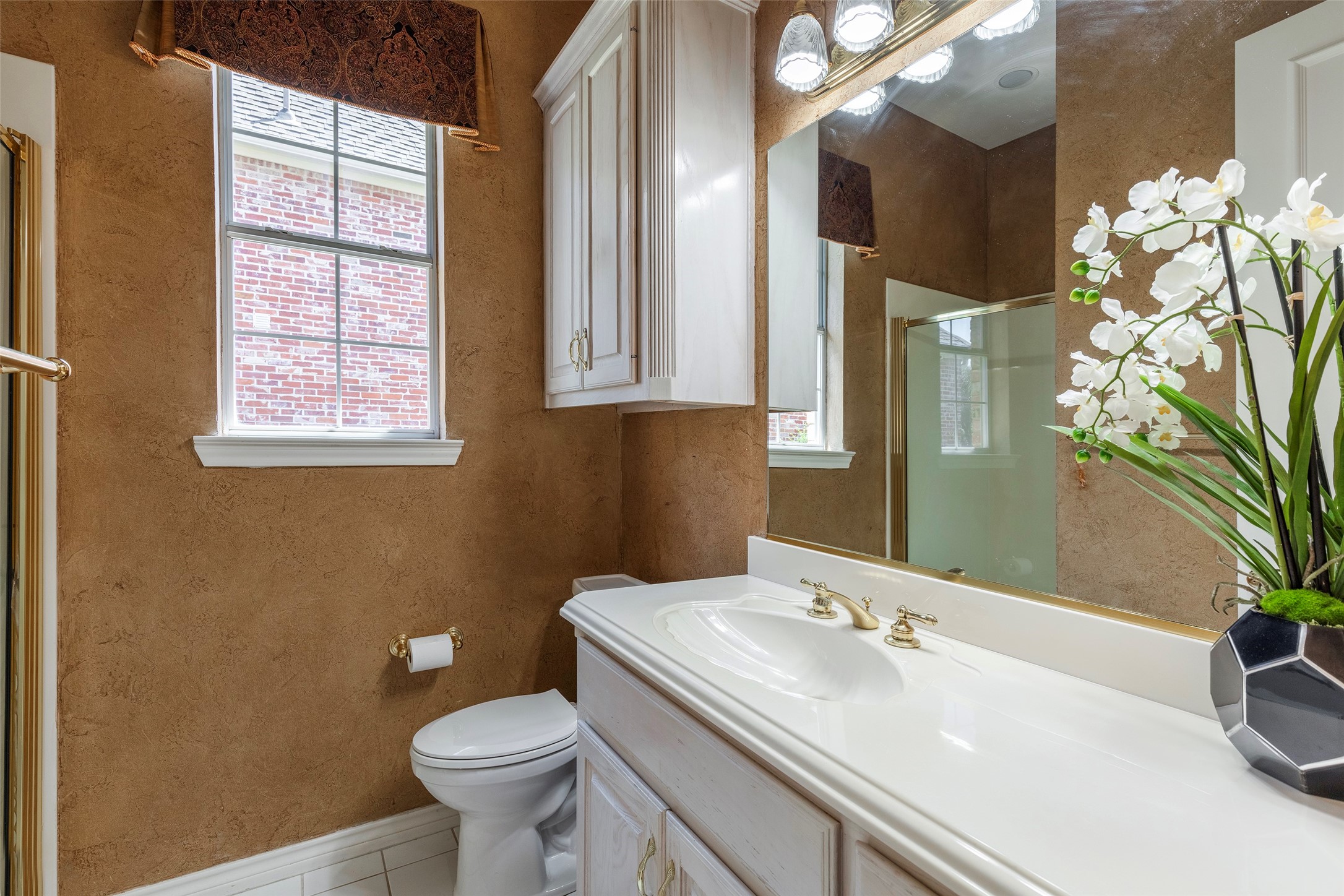 5524 Weatherby Lane