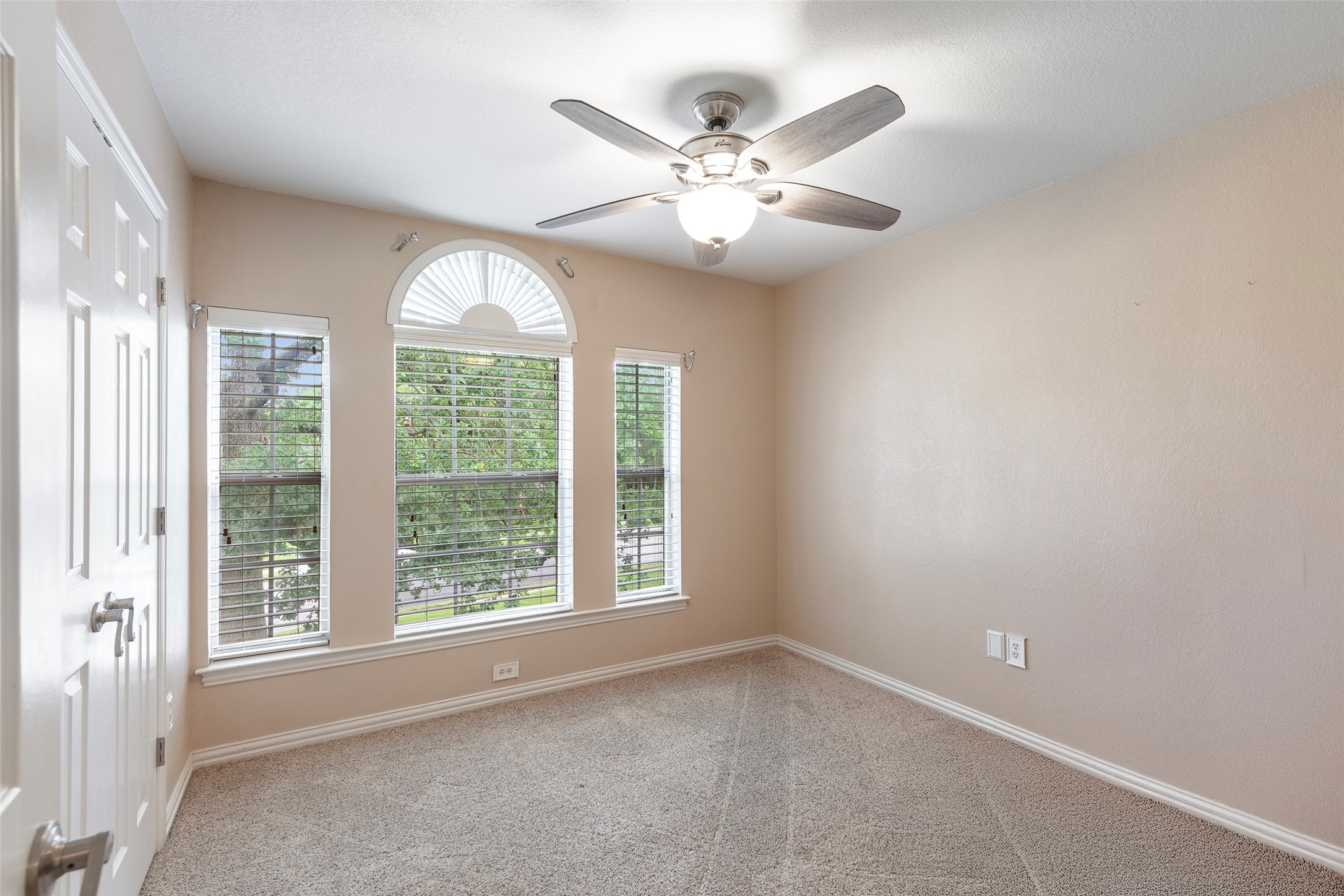 1413 Hunters Ridge Circle