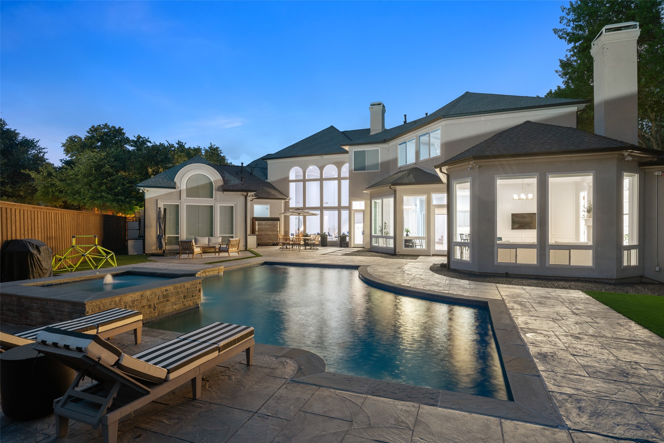 2600 Redding Drive