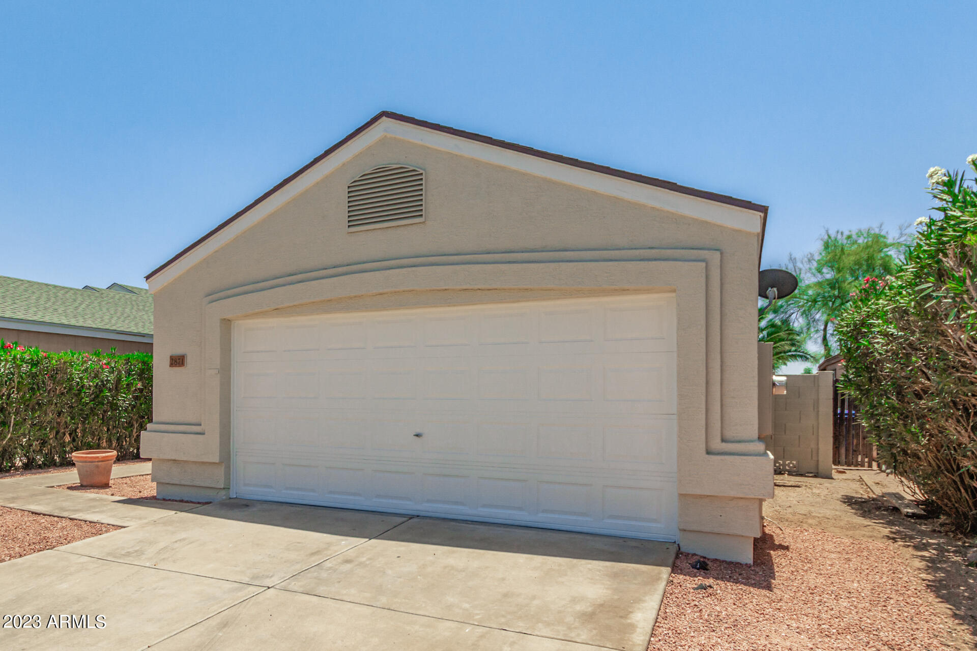 2871 W MURIEL Drive