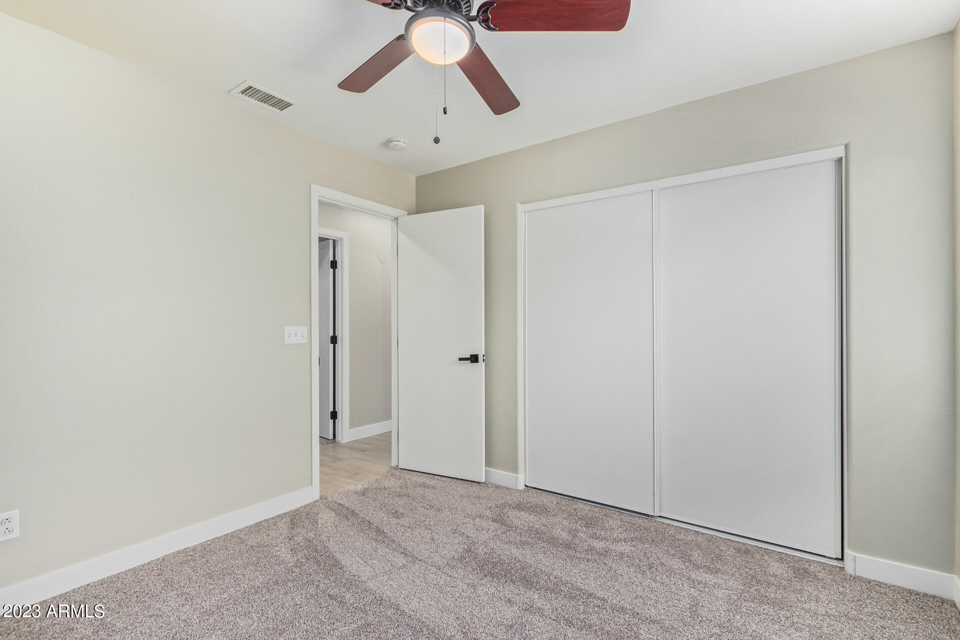 2871 W MURIEL Drive