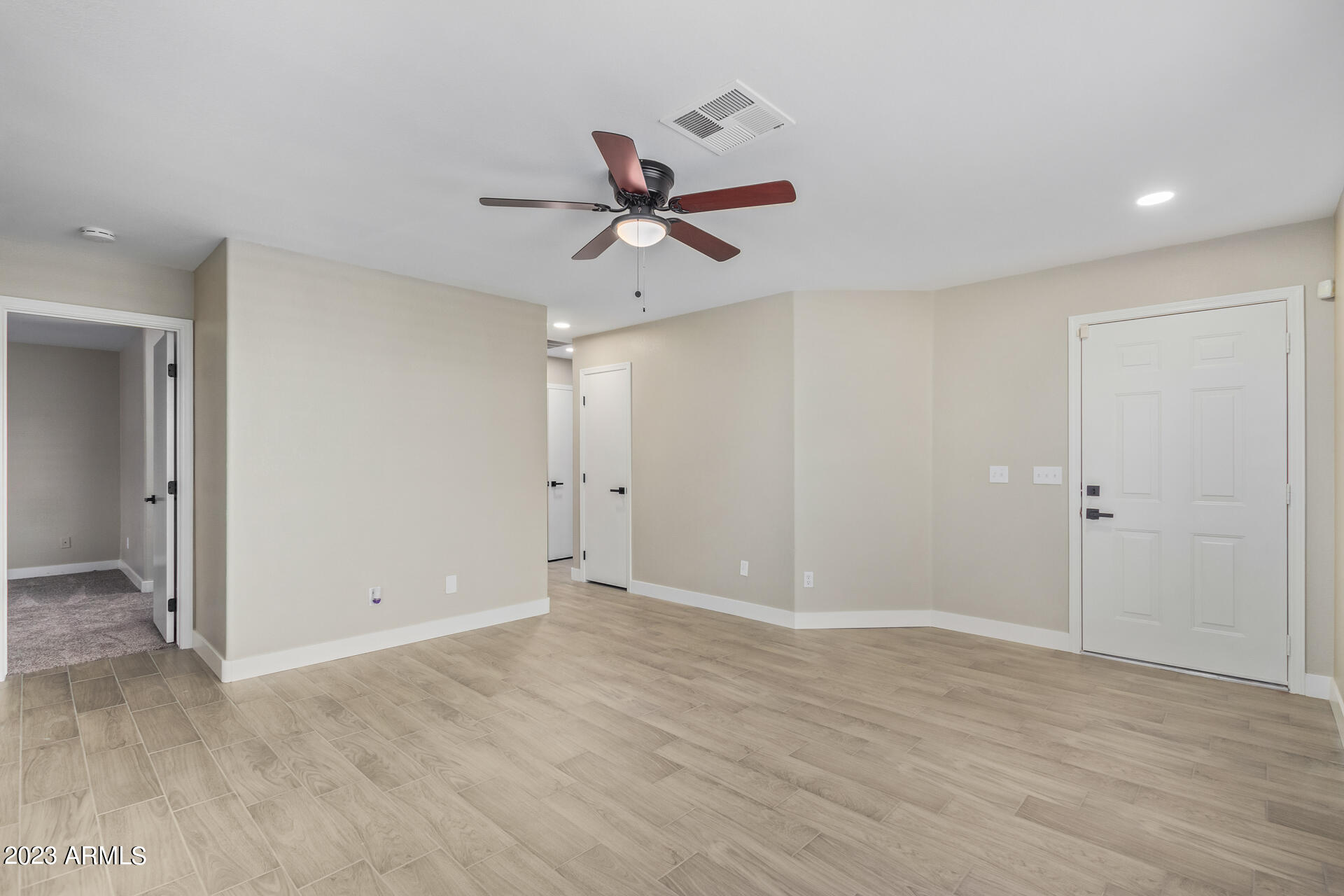 2871 W MURIEL Drive