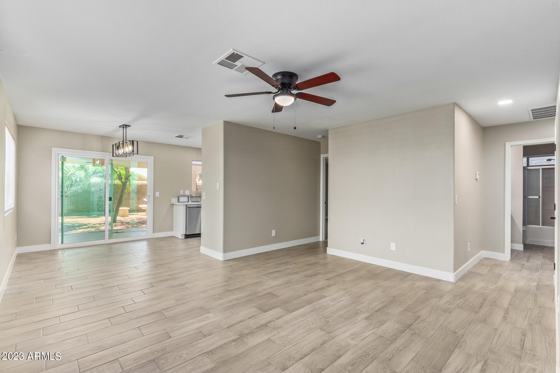 2871 W MURIEL Drive