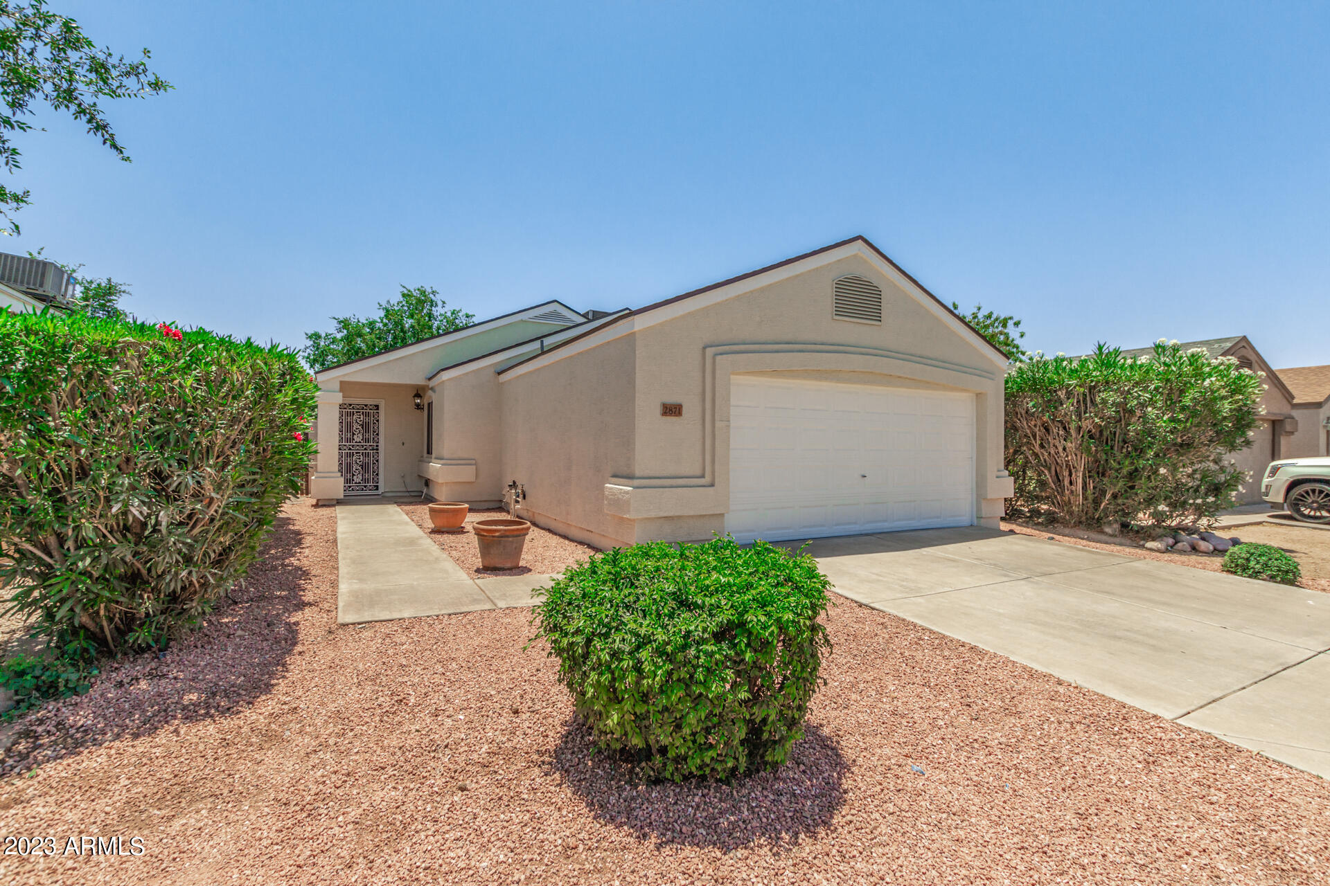 2871 W MURIEL Drive