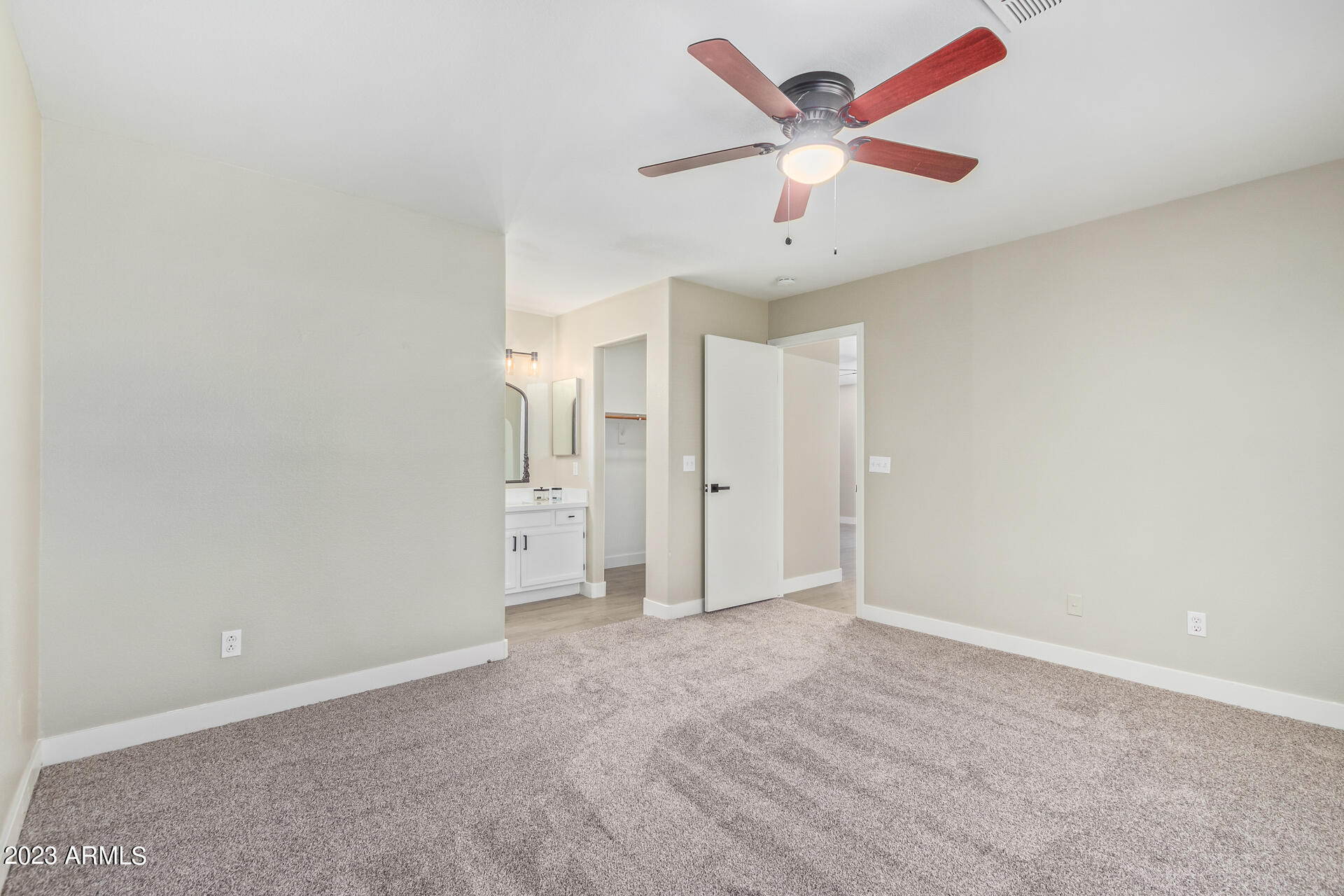 2871 W MURIEL Drive