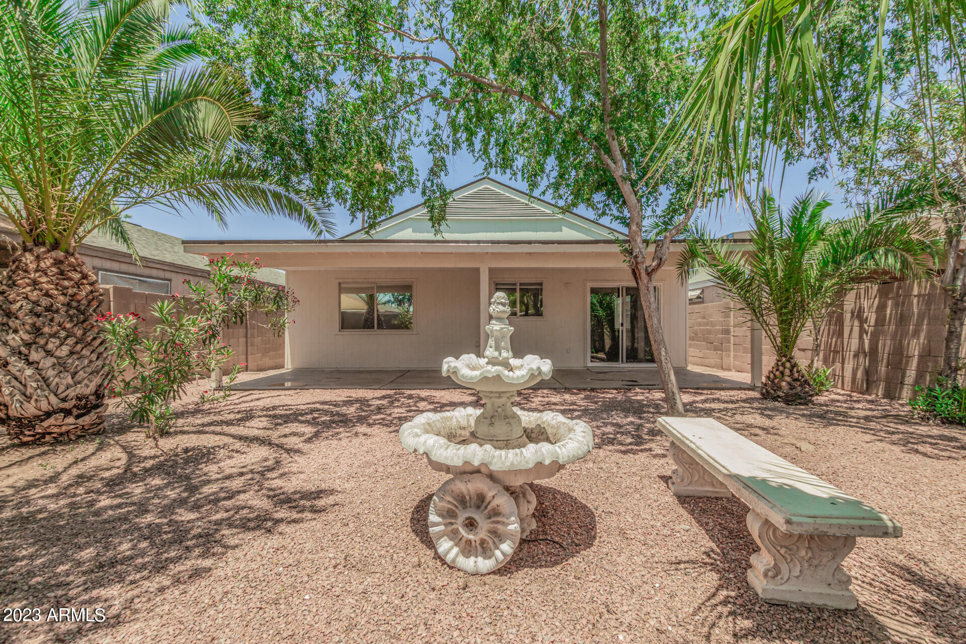 2871 W MURIEL Drive