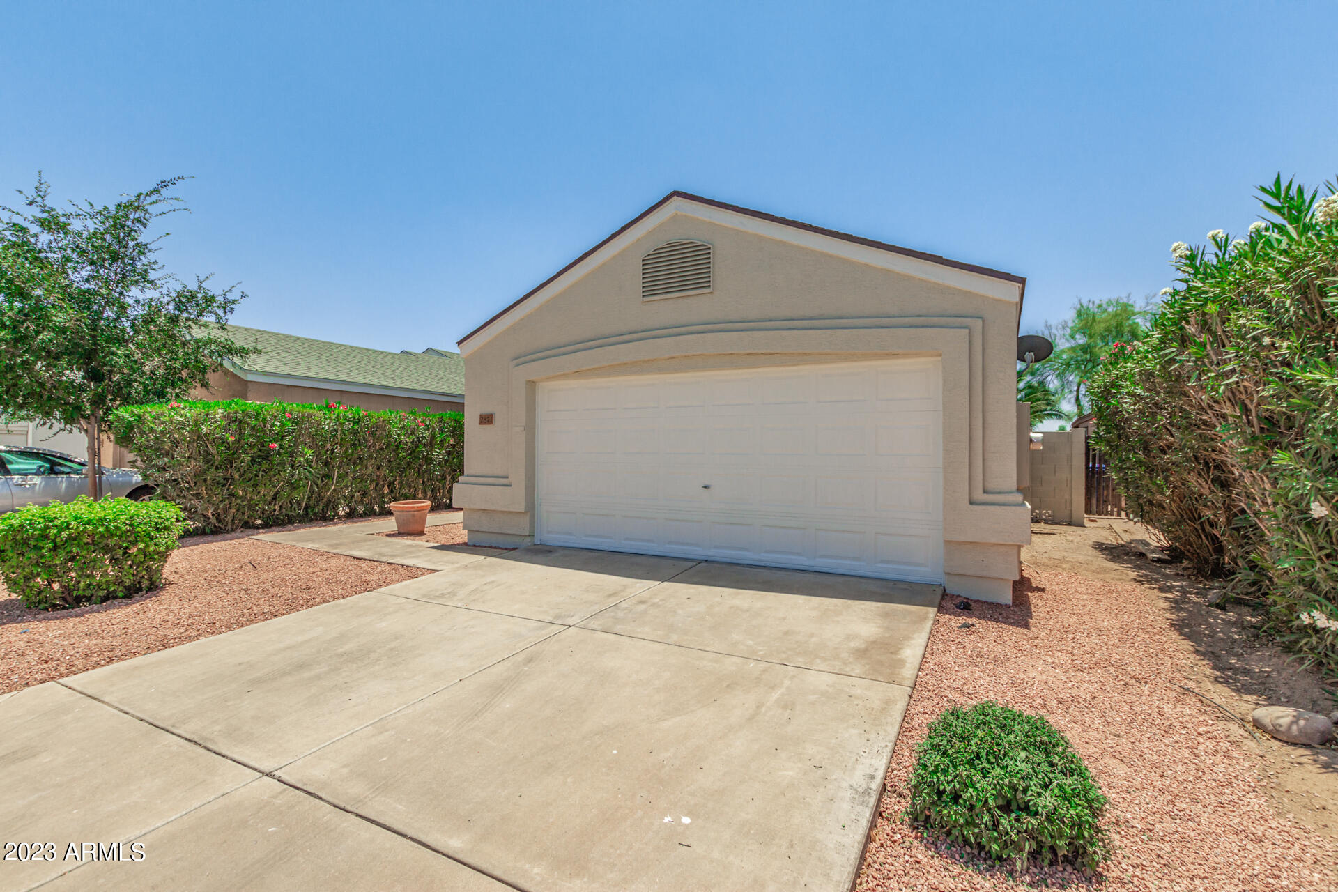 2871 W MURIEL Drive