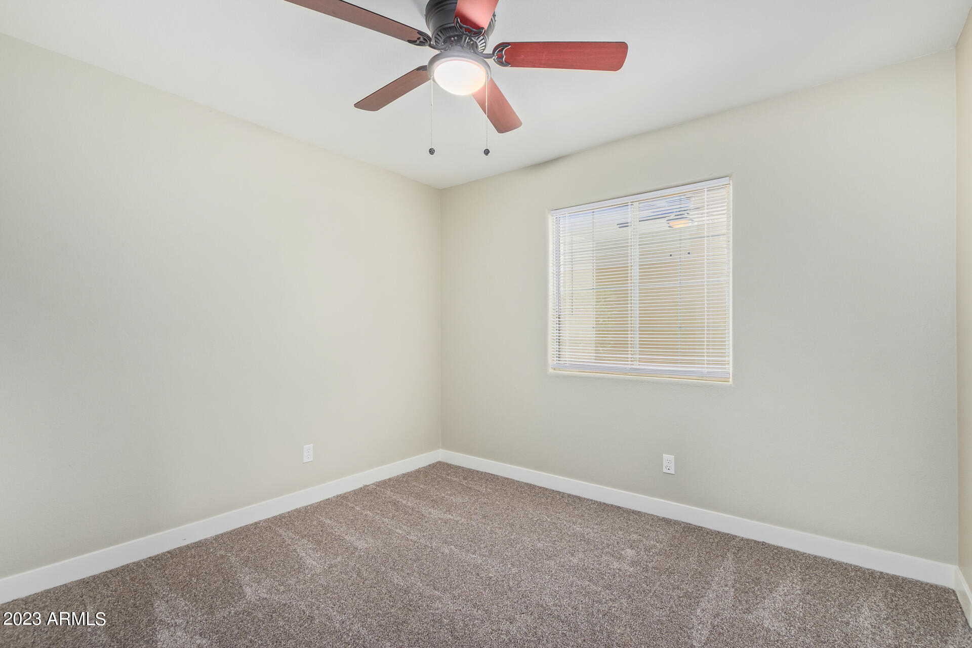 2871 W MURIEL Drive
