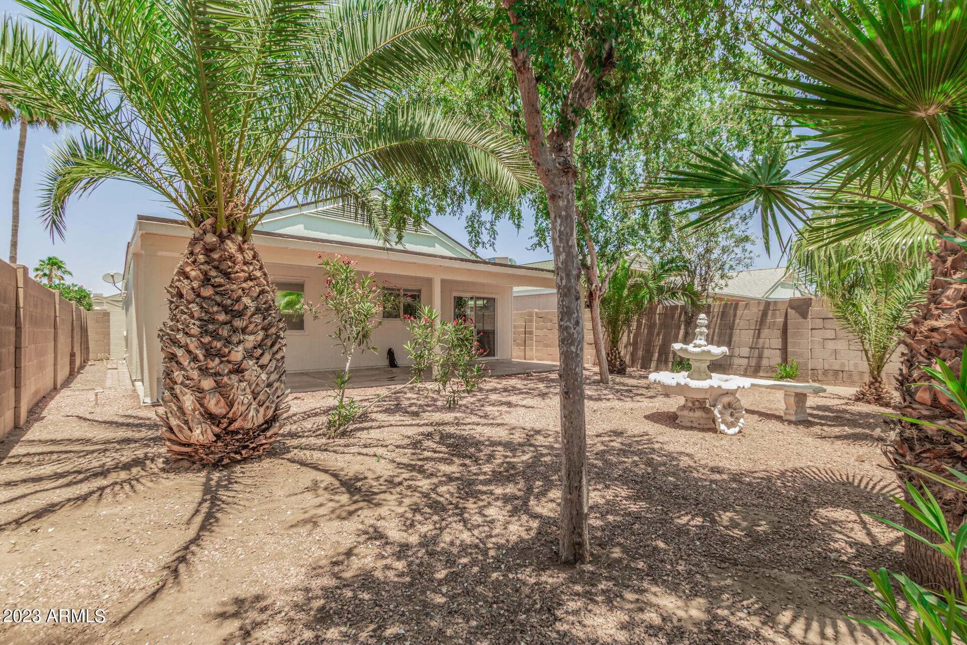 2871 W MURIEL Drive