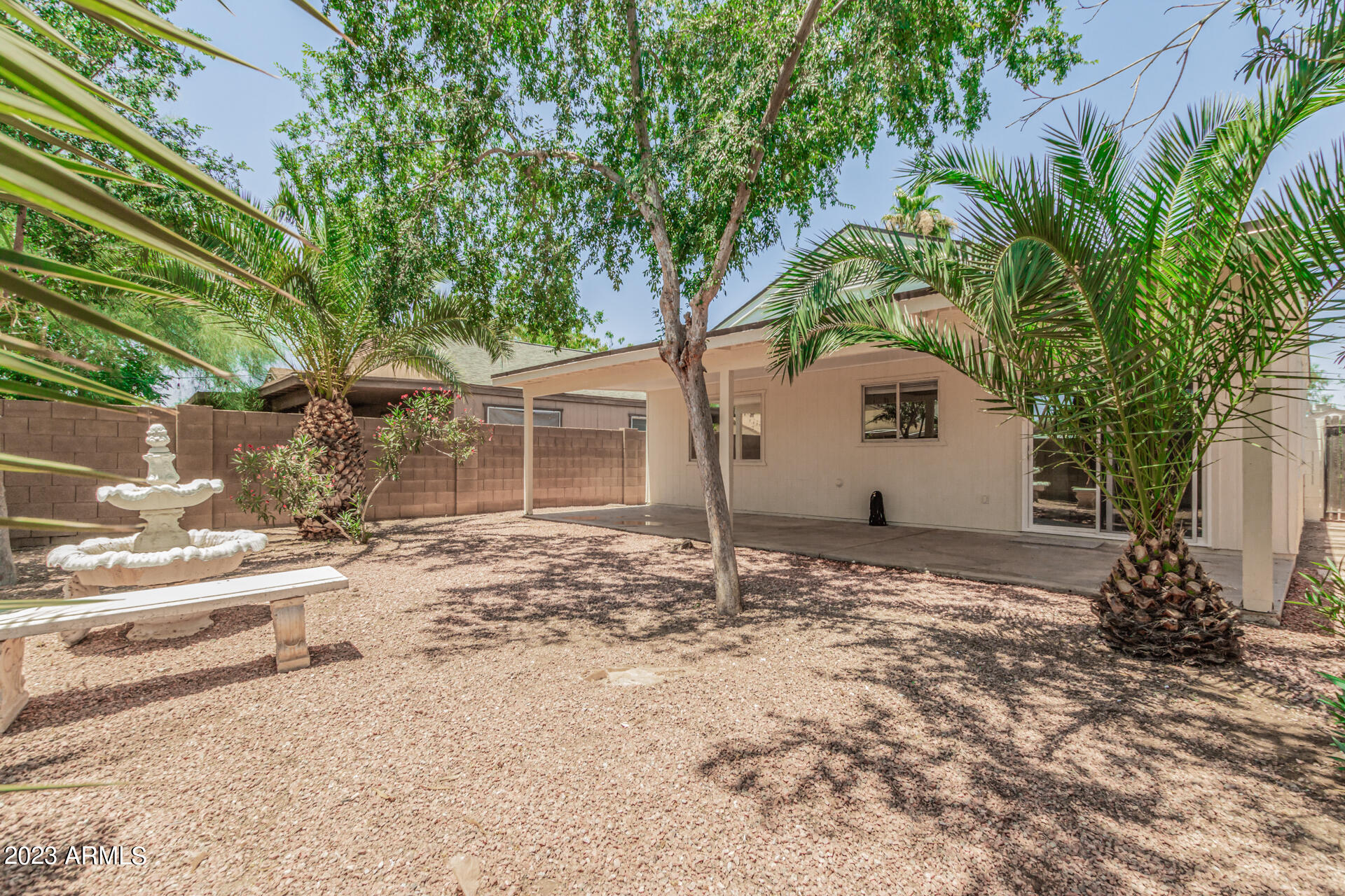 2871 W MURIEL Drive