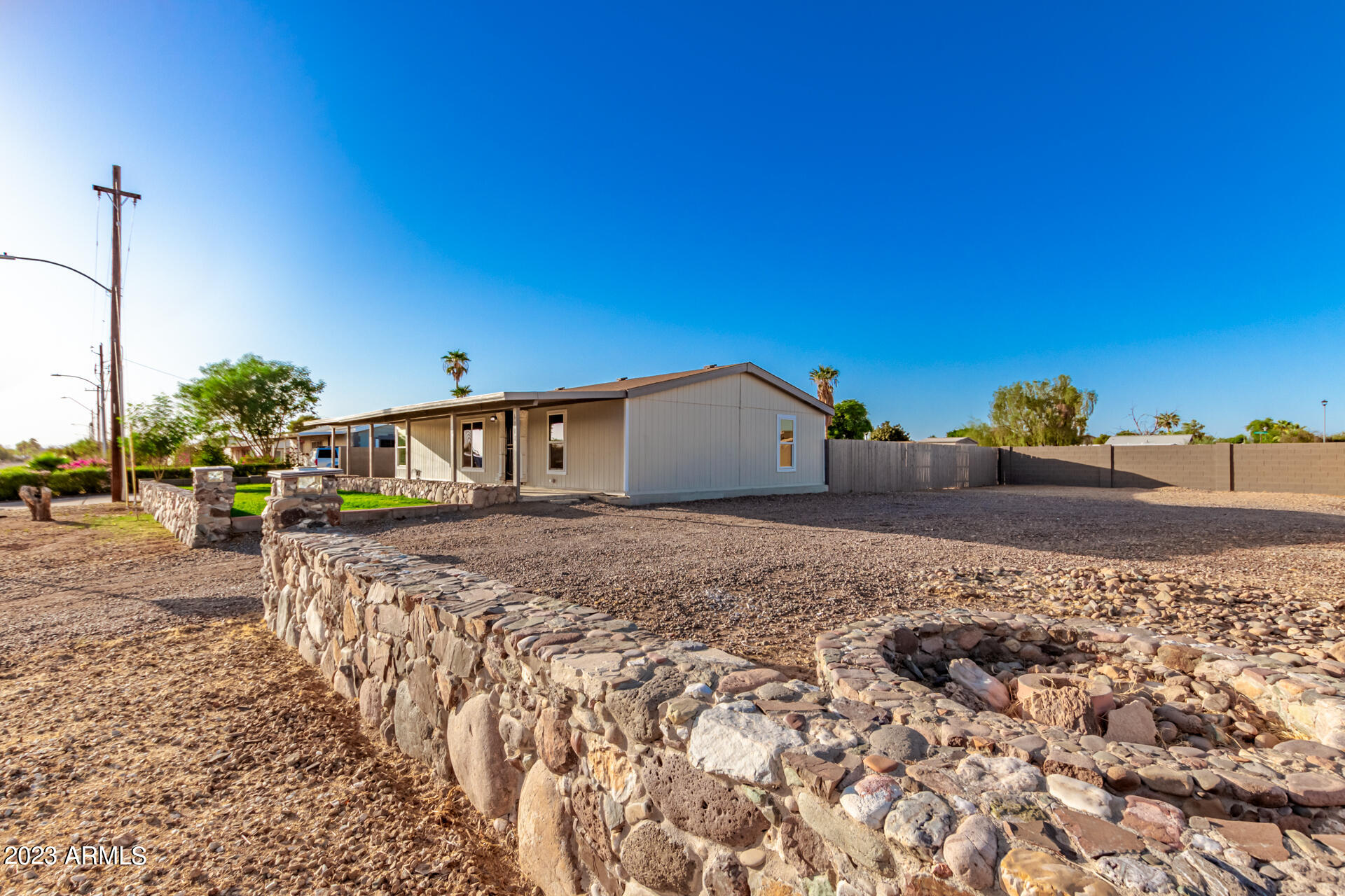 6902 W PARADISE Lane