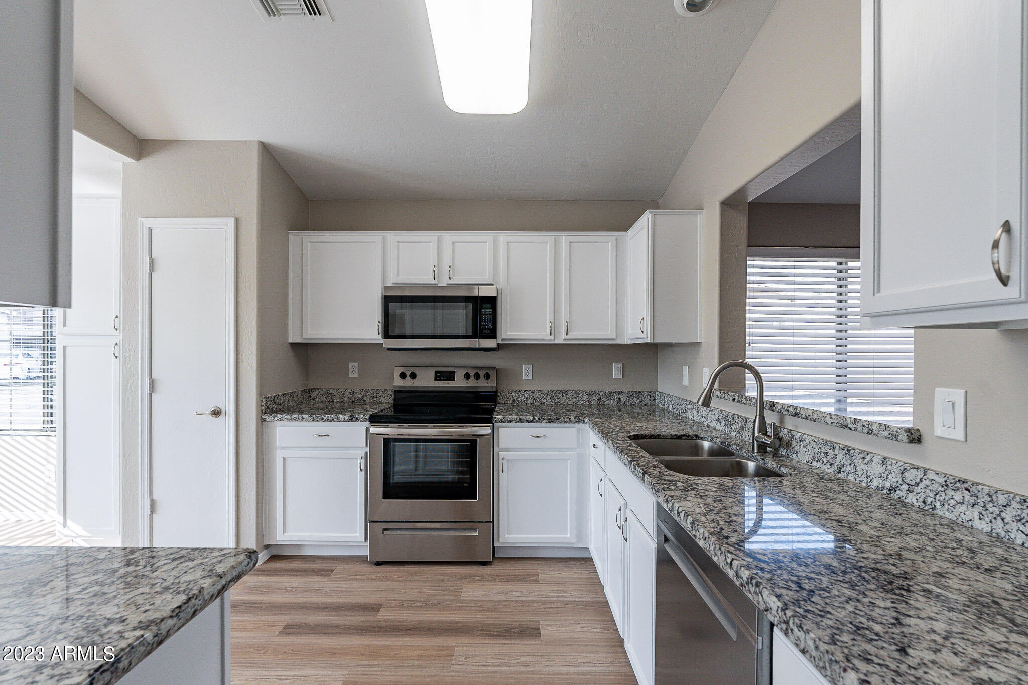 11422 W LOCUST Lane