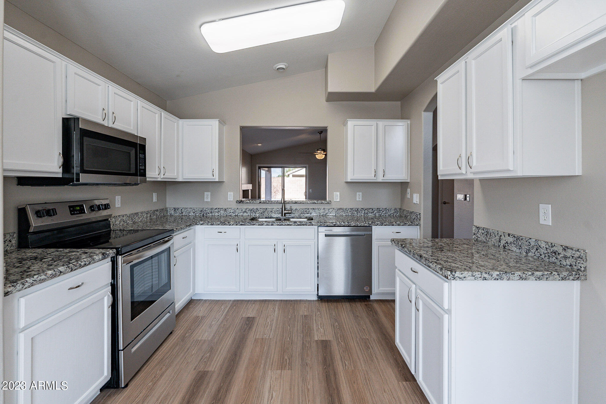 11422 W LOCUST Lane